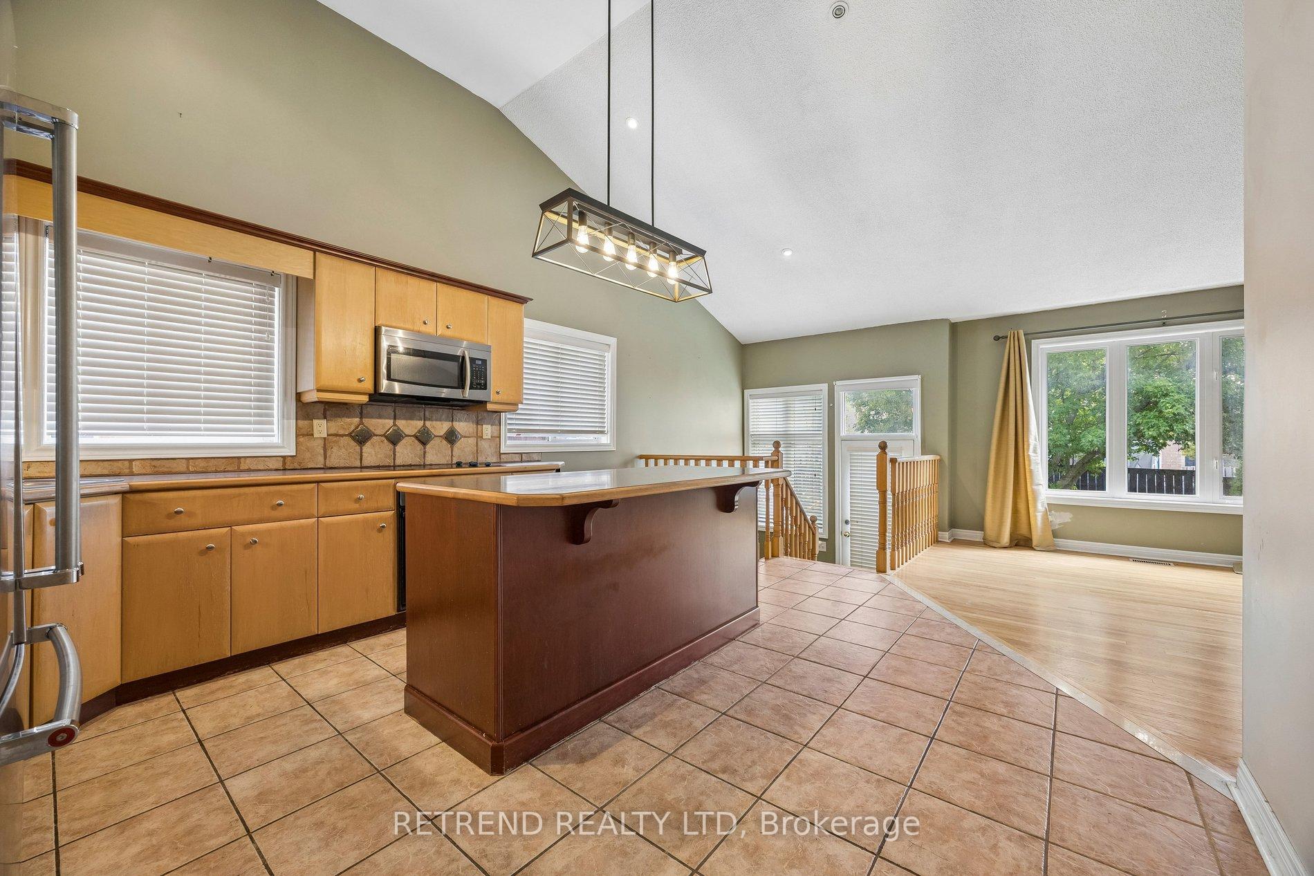 Photo 10 of 27 Terrastone Court, Caledon, Bolton West — HOMEH