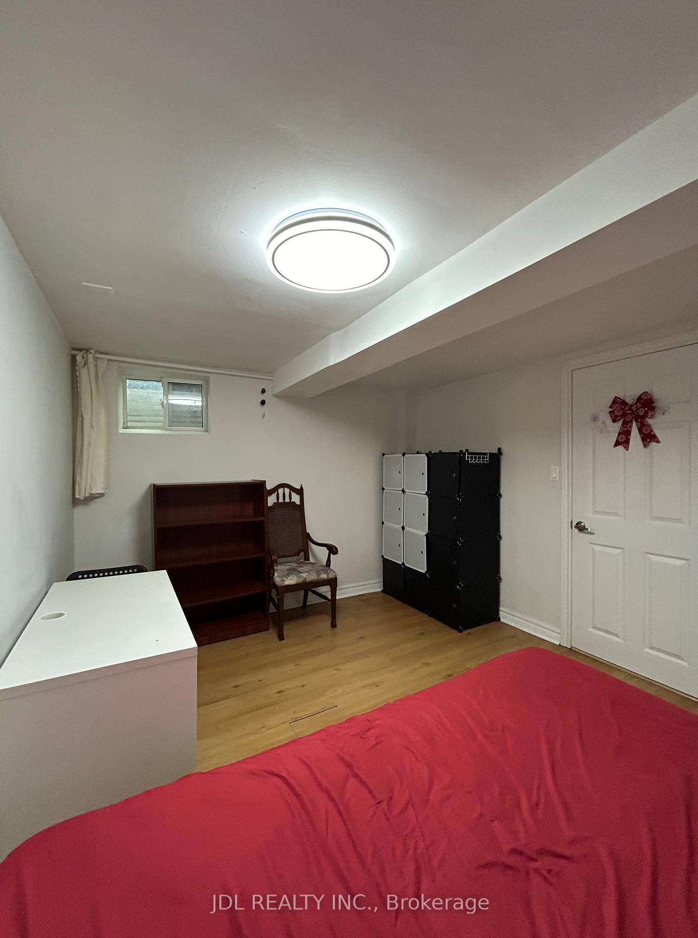 Photo 8 of Unit Master Bedroom Bsmt, 10 Apache Tr, North York, Hillcrest Village — HOMEH