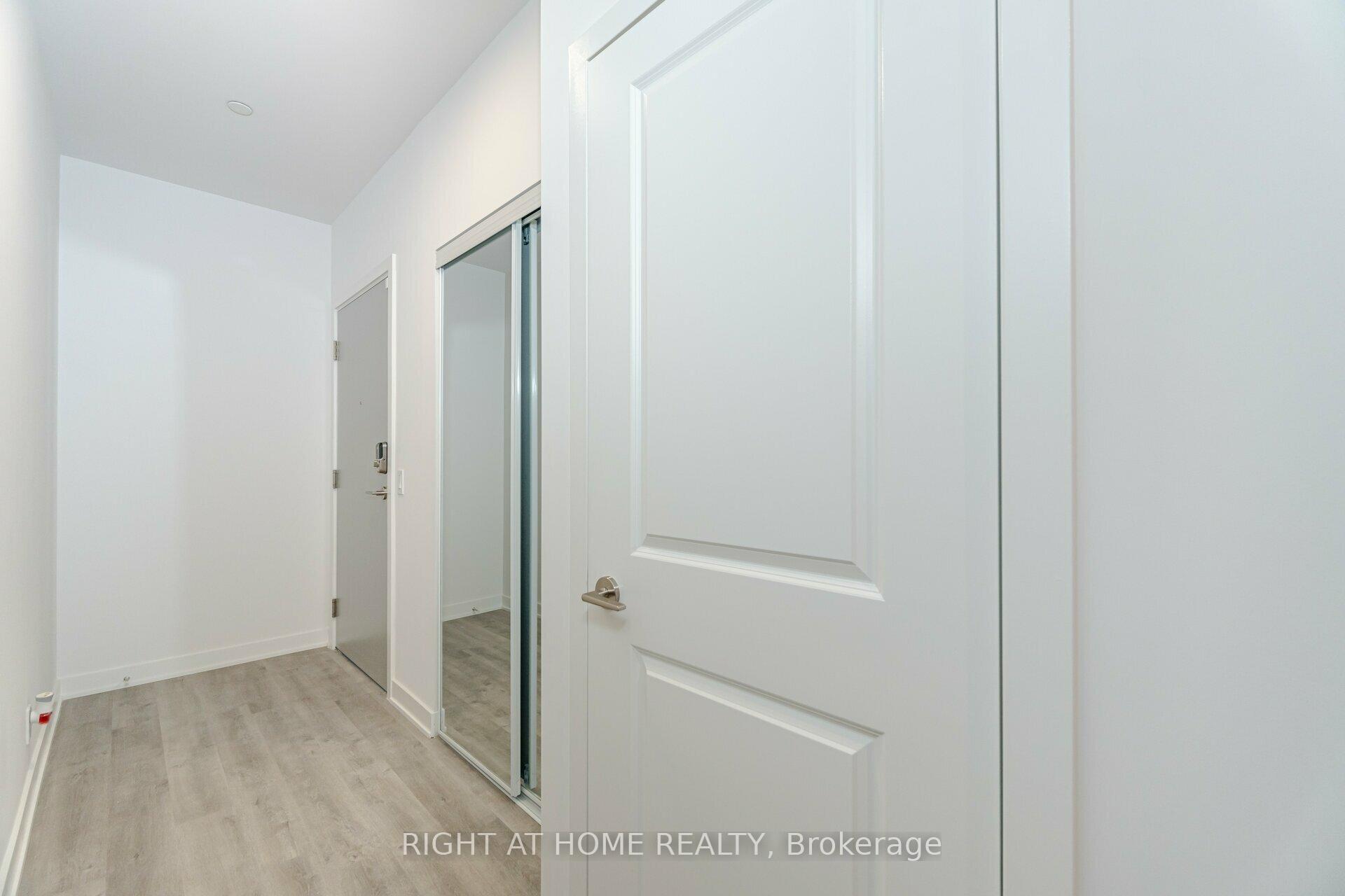 Photo 5 of Unit 226, 50 Upper MAll Way, Vaughan, Brownridge — HOMEH