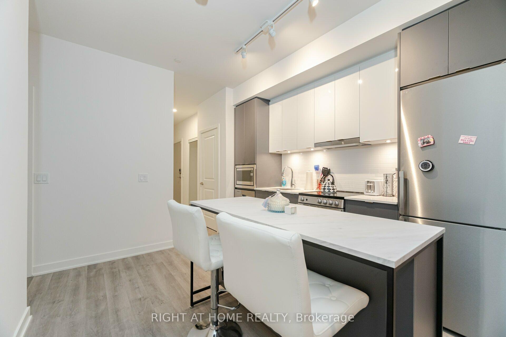 Photo 9 of Unit 226, 50 Upper MAll Way, Vaughan, Brownridge — HOMEH