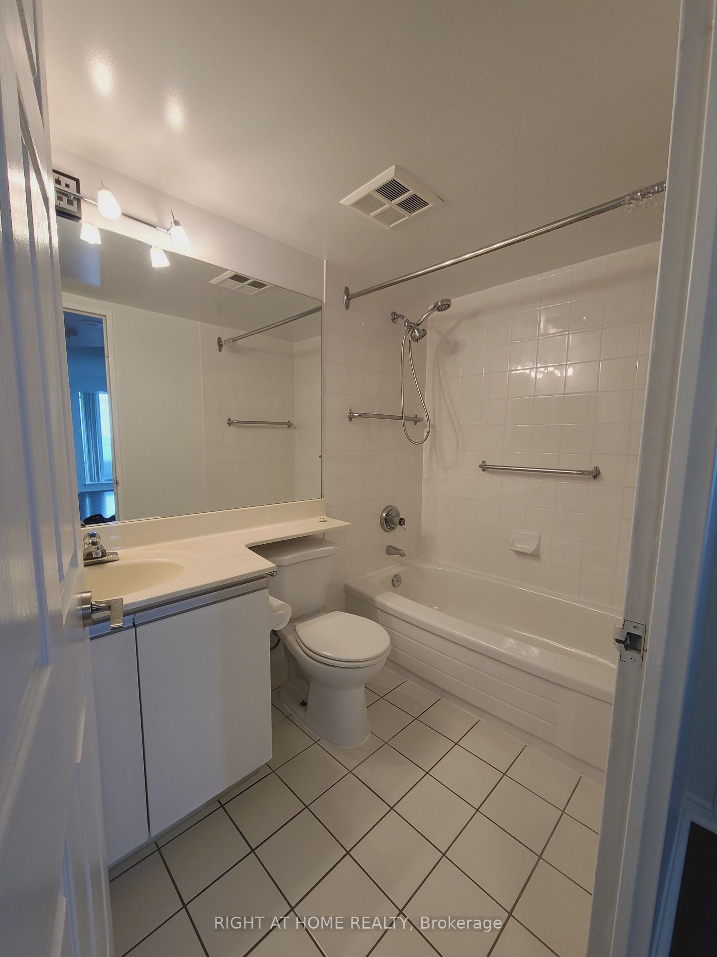 Photo 7 of Unit 2002, 35 Empress Avenue, North York, Willowdale East — HOMEH