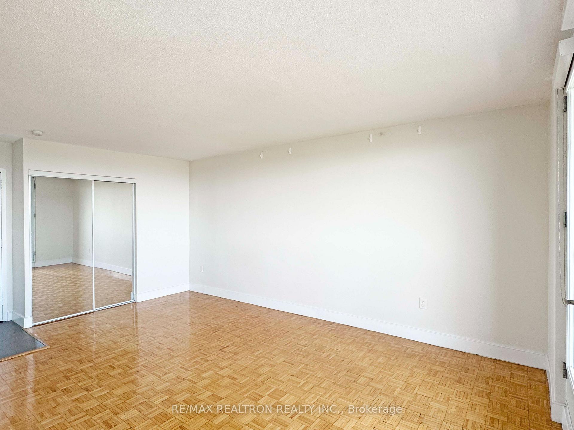 Photo 11 of Unit 2312, 666 Spadina Avenue, Toronto, University — HOMEH