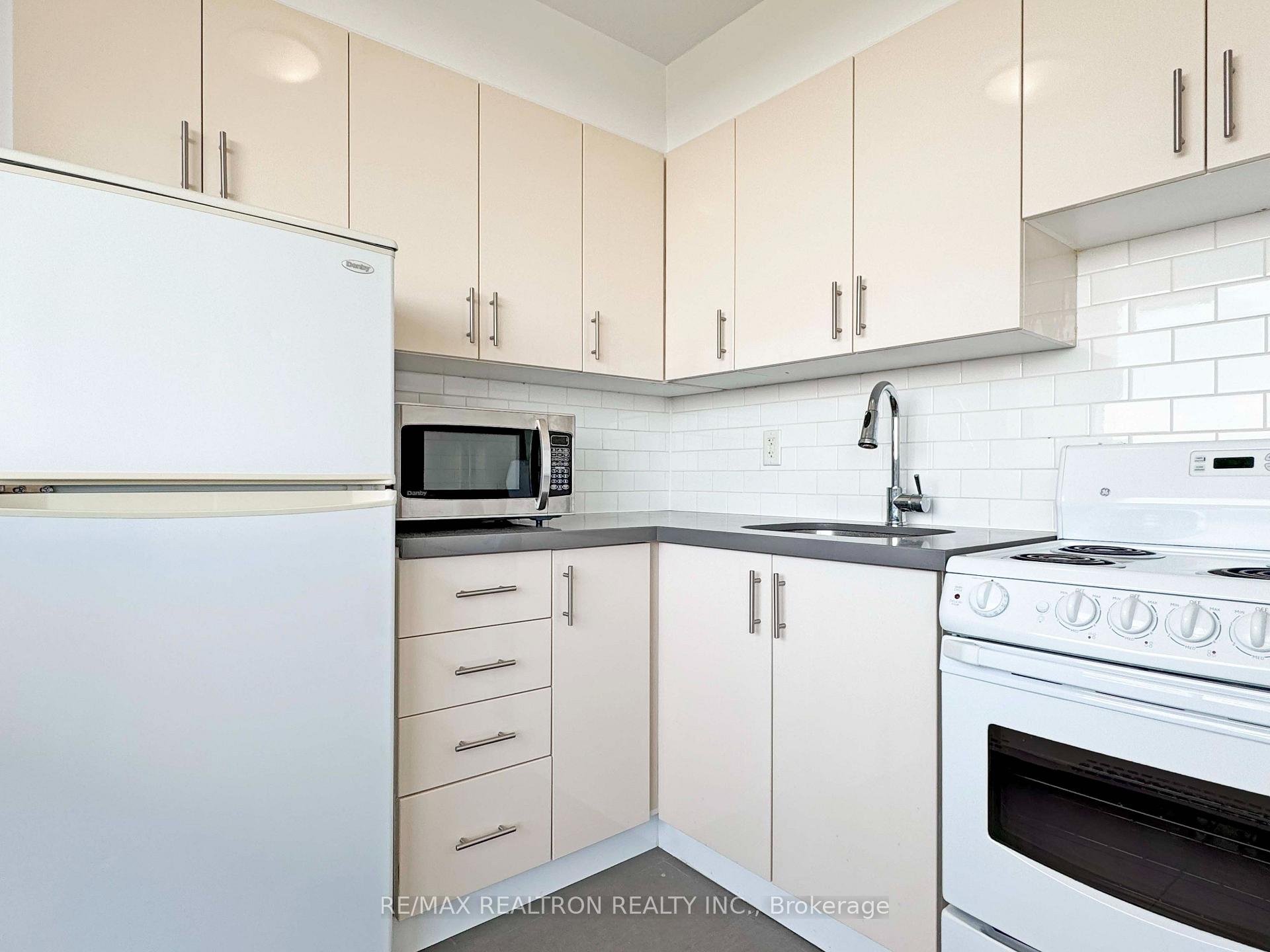 Photo 12 of Unit 2312, 666 Spadina Avenue, Toronto, University — HOMEH
