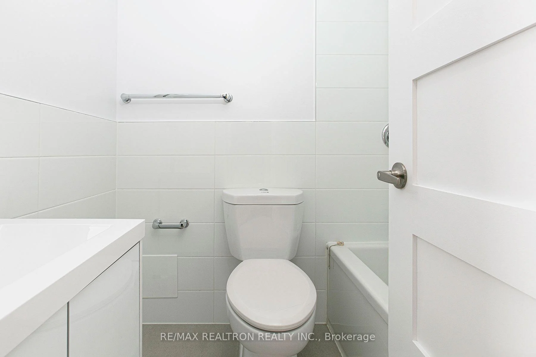 Photo 8 of Unit 2312, 666 Spadina Avenue, Toronto, University — HOMEH