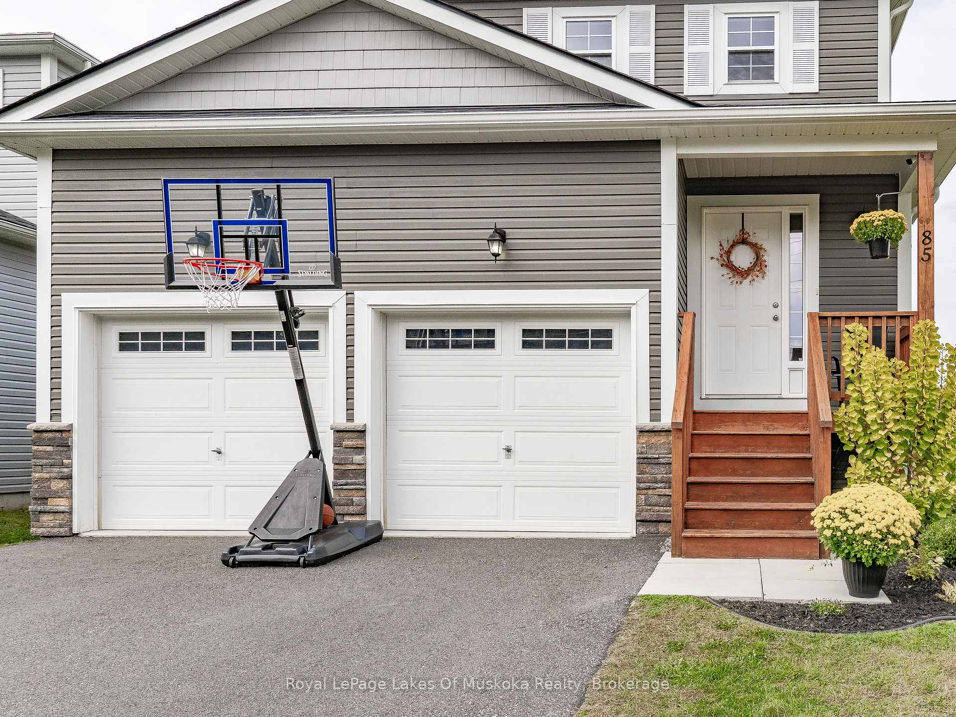 Photo 2 of 85 Douglas Drive, Bracebridge, Macaulay — HOMEH