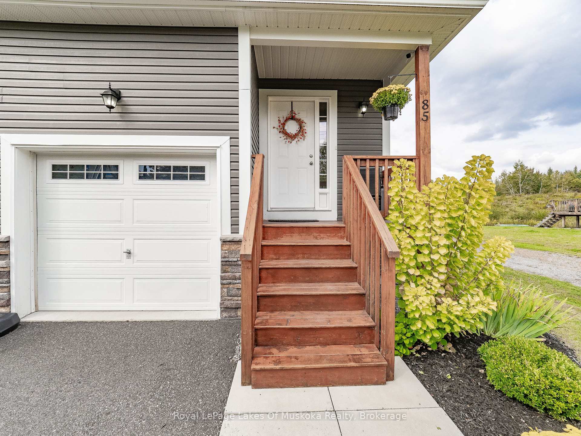 Photo 3 of 85 Douglas Drive, Bracebridge, Macaulay — HOMEH