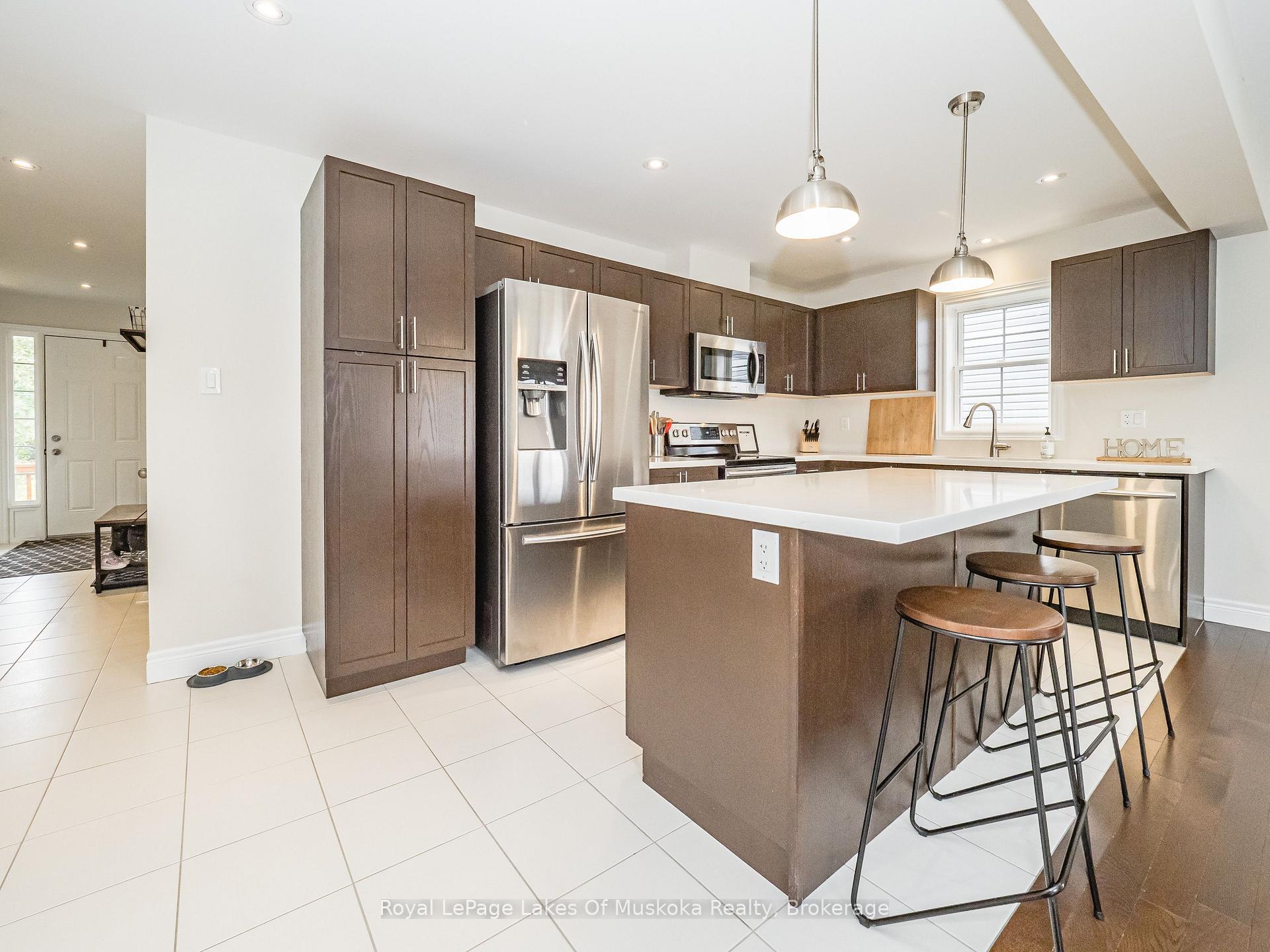 Photo 10 of 85 Douglas Drive, Bracebridge, Macaulay — HOMEH