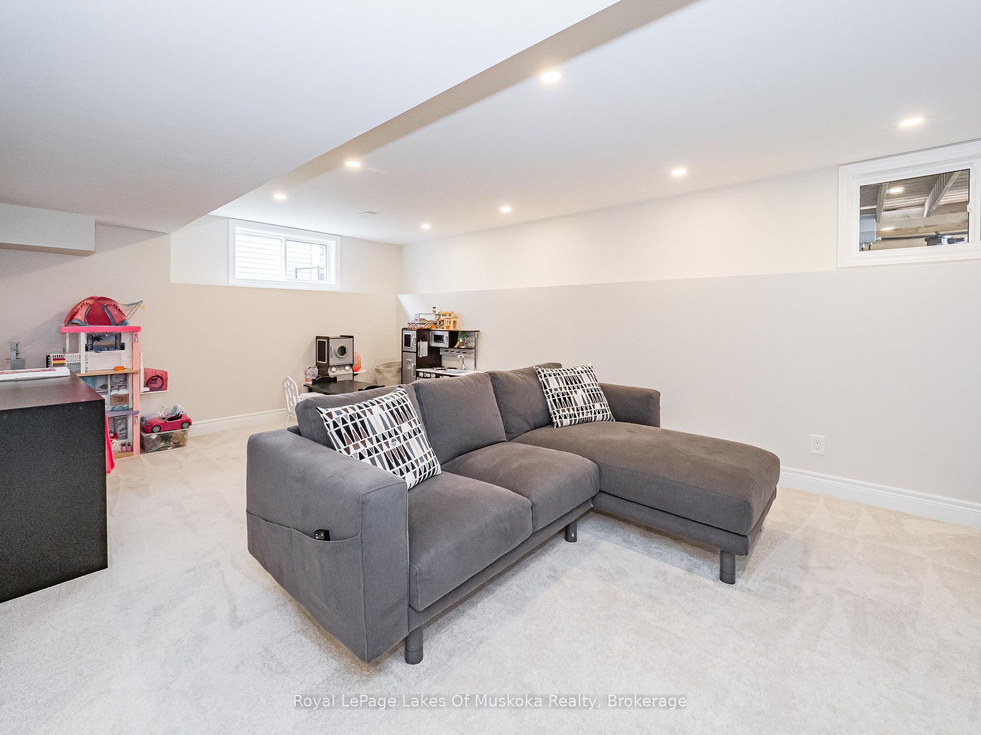 Photo 26 of 85 Douglas Drive, Bracebridge, Macaulay — HOMEH