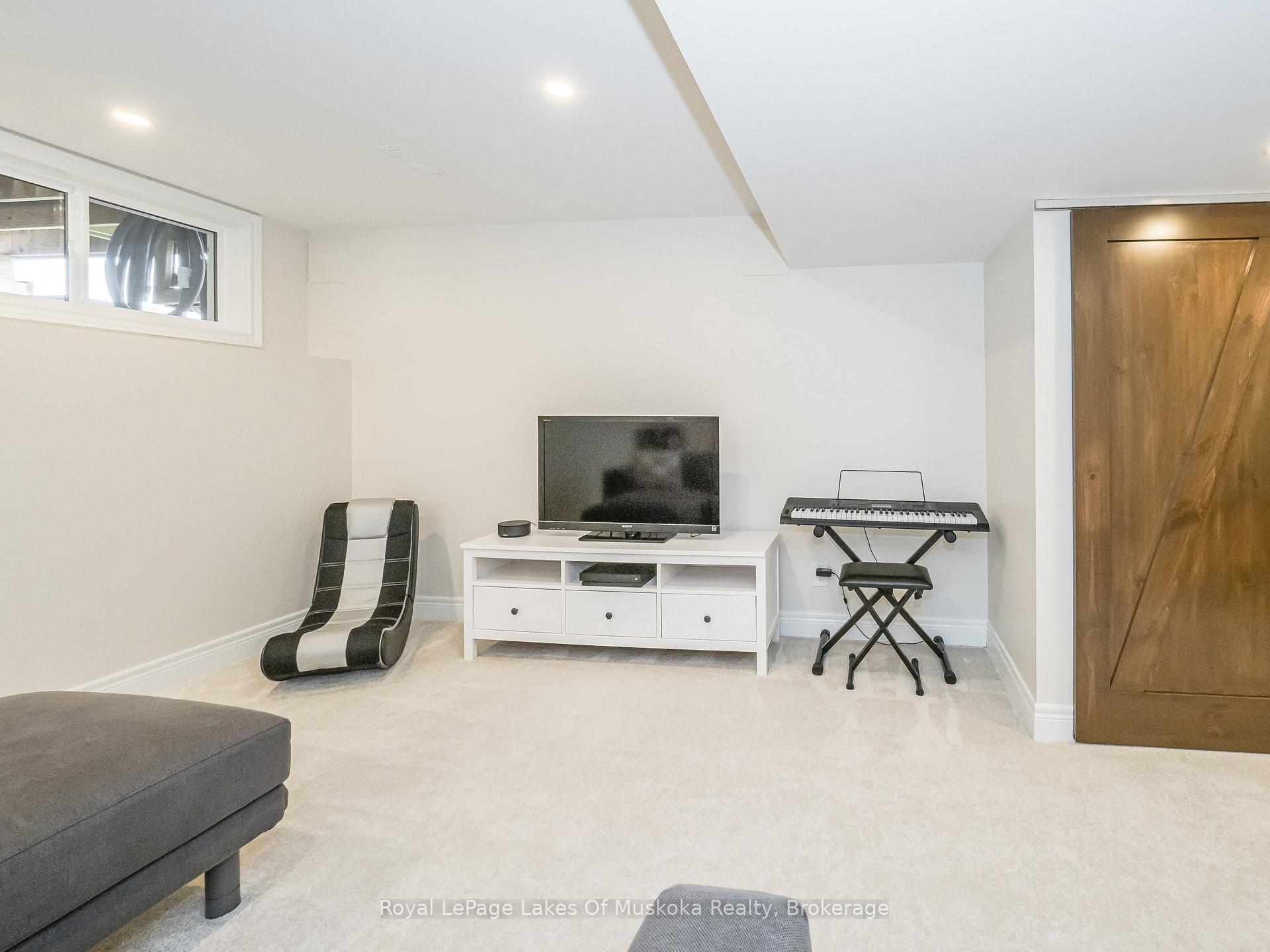 Photo 27 of 85 Douglas Drive, Bracebridge, Macaulay — HOMEH
