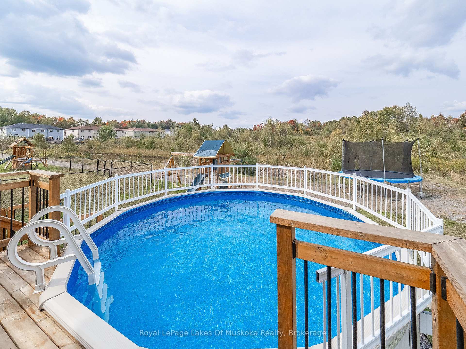Photo 37 of 85 Douglas Drive, Bracebridge, Macaulay — HOMEH