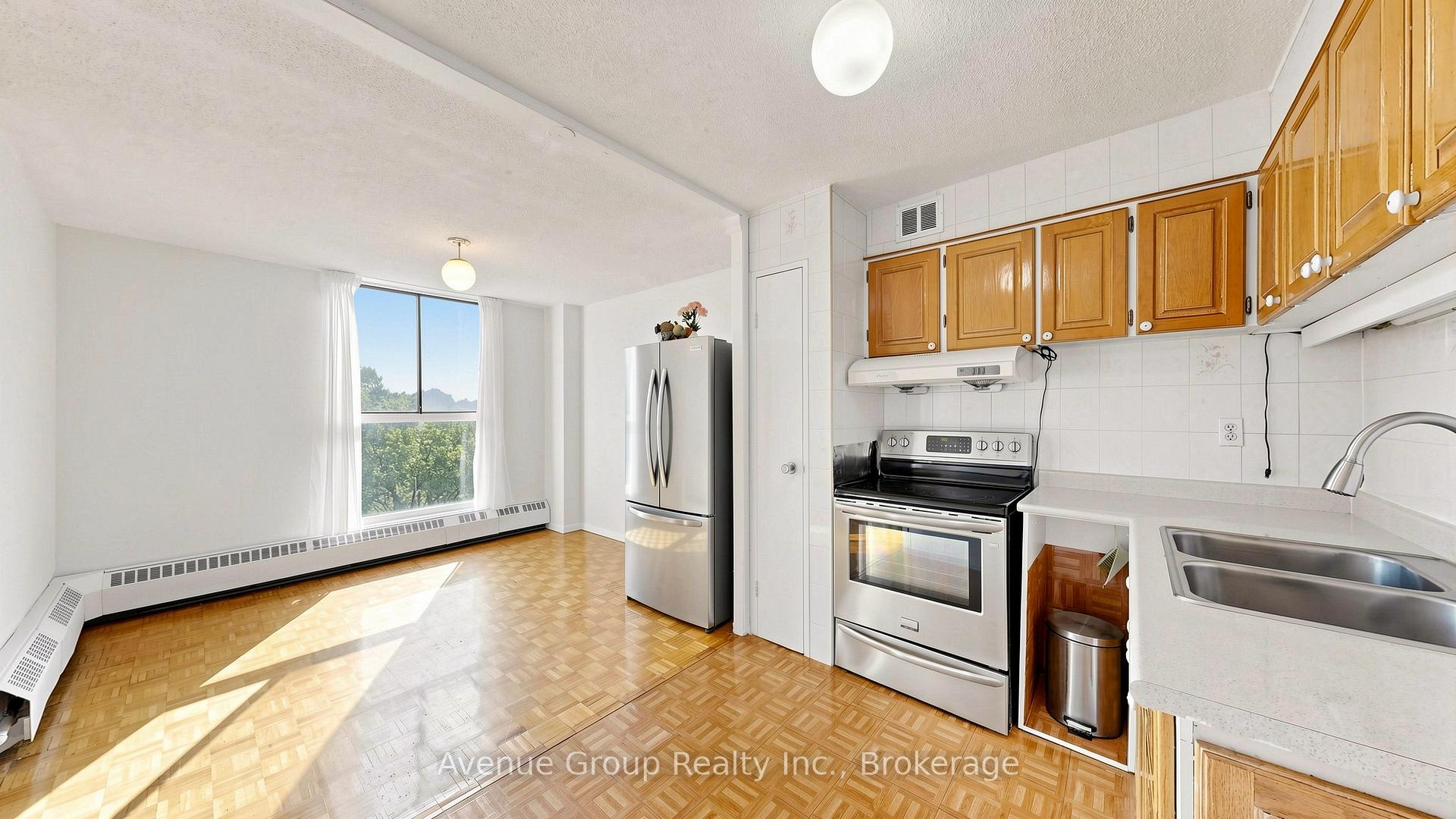 Photo 15 of Unit 417, 4673 Jane Street, North York, Black Creek — HOMEH