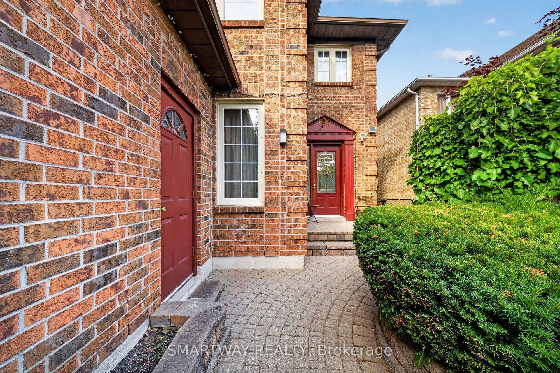Photo 3 of 50 Killarney Court, Brampton, Heart Lake East — HOMEH