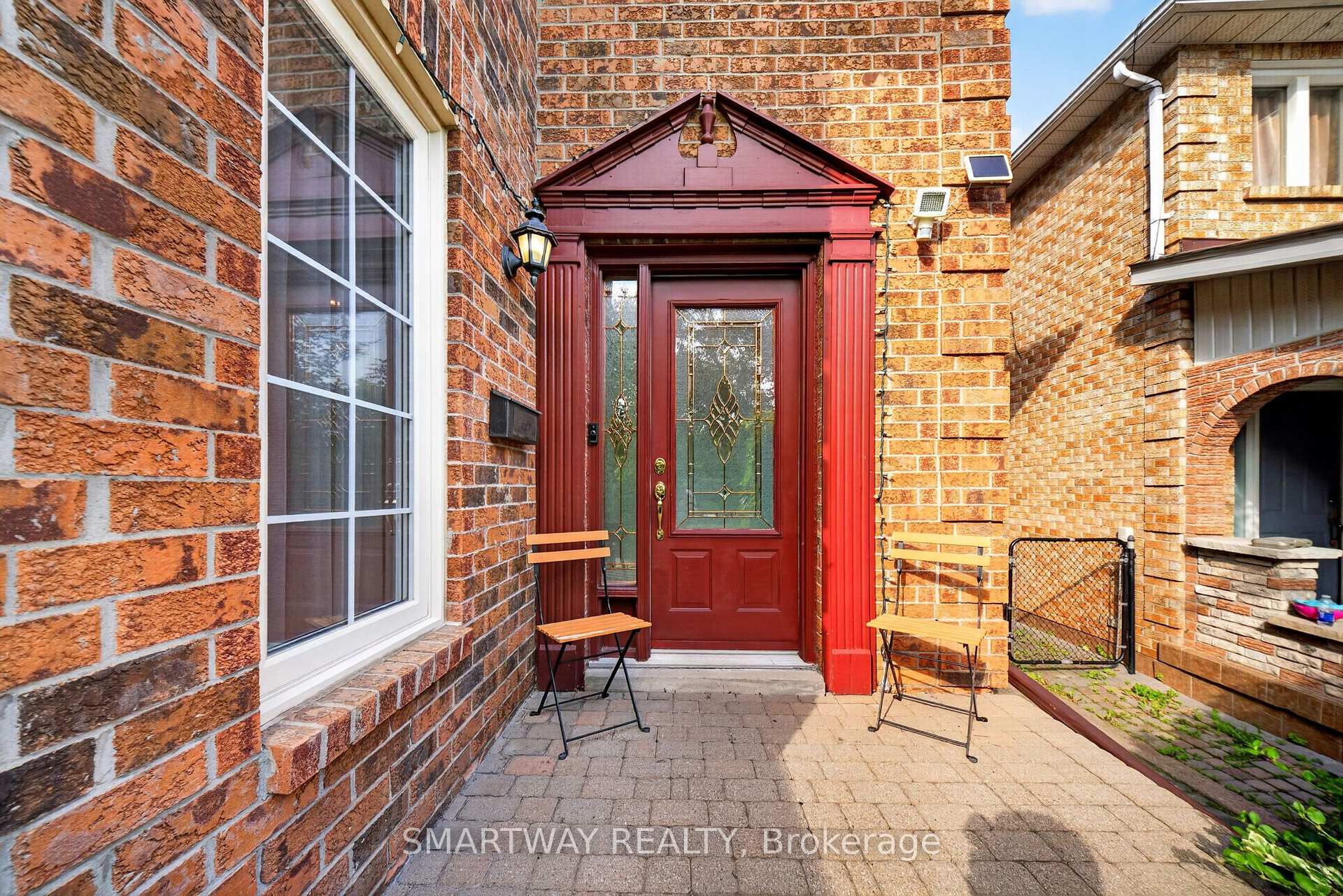 Photo 4 of 50 Killarney Court, Brampton, Heart Lake East — HOMEH