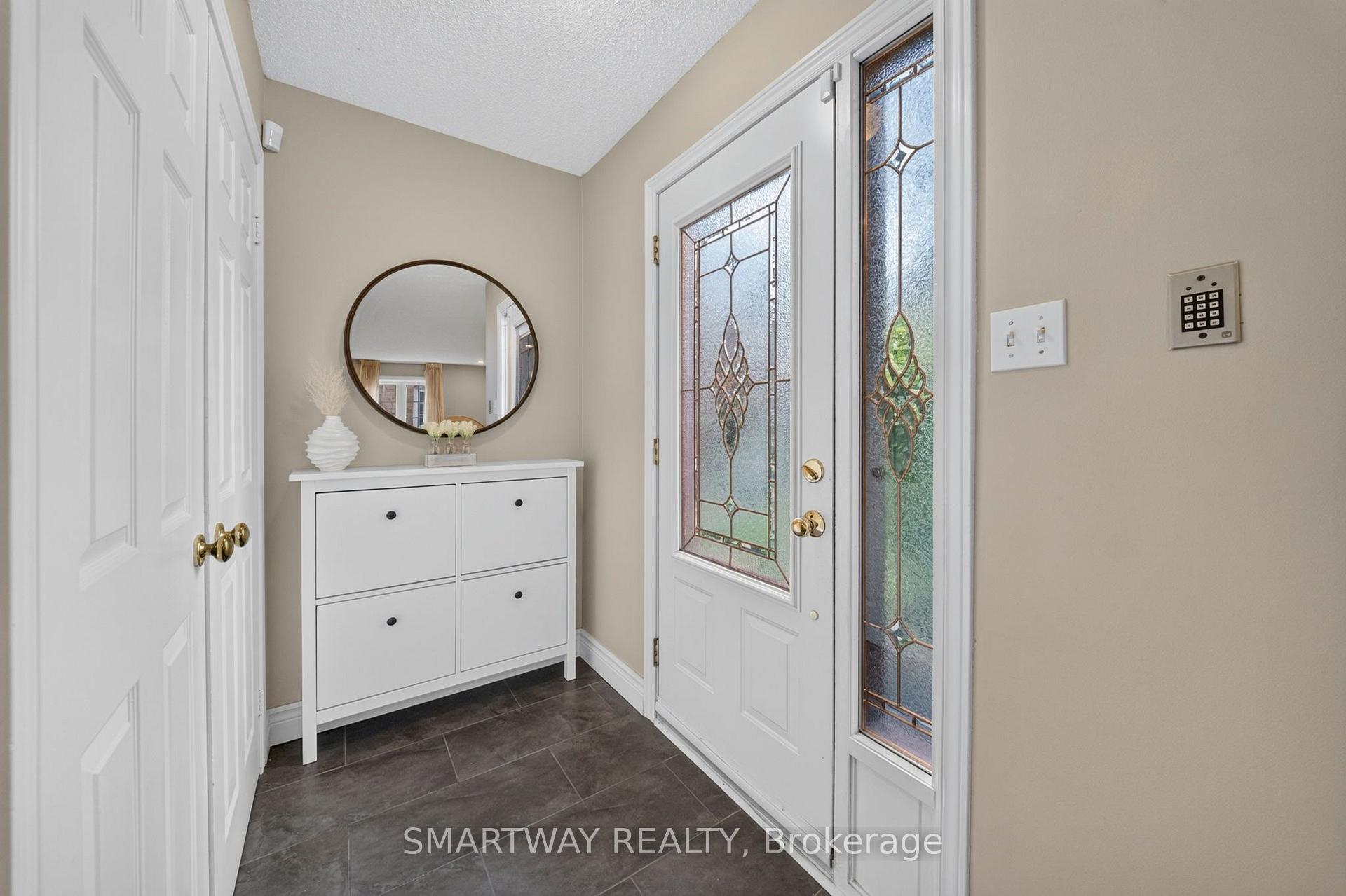 Photo 5 of 50 Killarney Court, Brampton, Heart Lake East — HOMEH