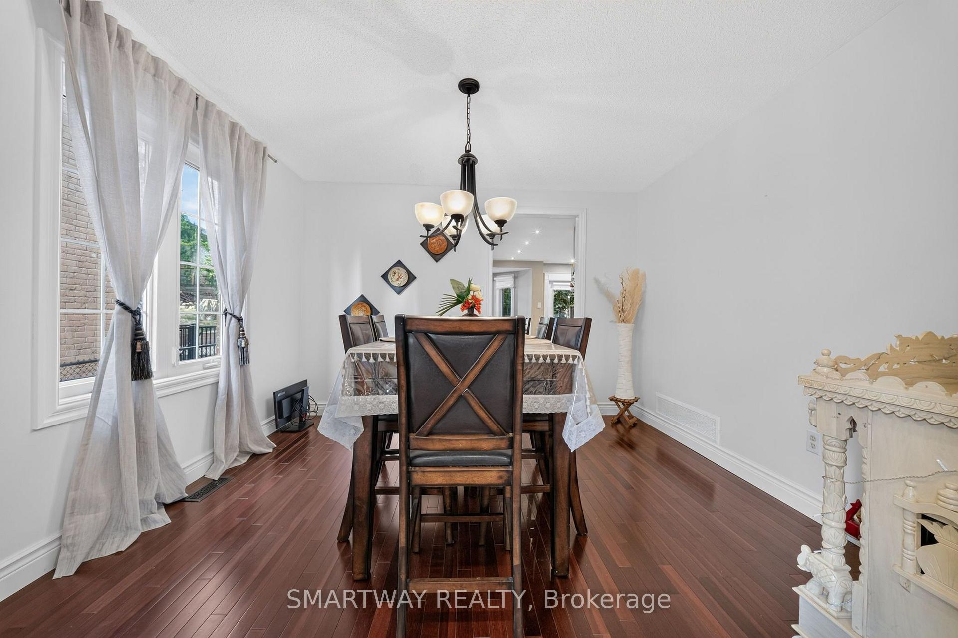 Photo 11 of 50 Killarney Court, Brampton, Heart Lake East — HOMEH