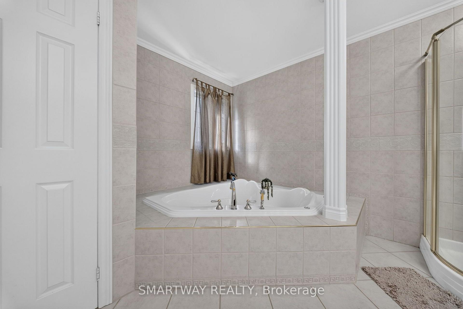Photo 33 of 50 Killarney Court, Brampton, Heart Lake East — HOMEH