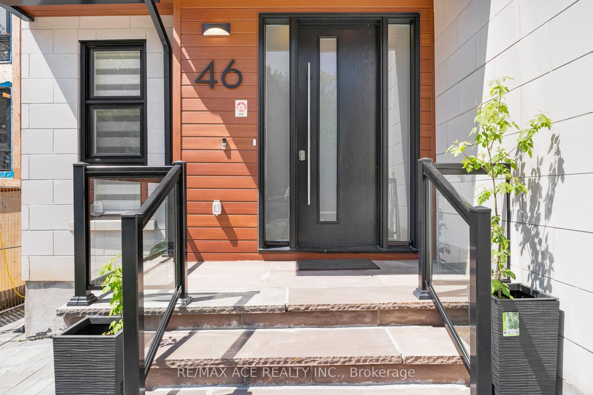 Photo 2 of 46 Sunnypoint Crescent, Scarborough, Cliffcrest — HOMEH