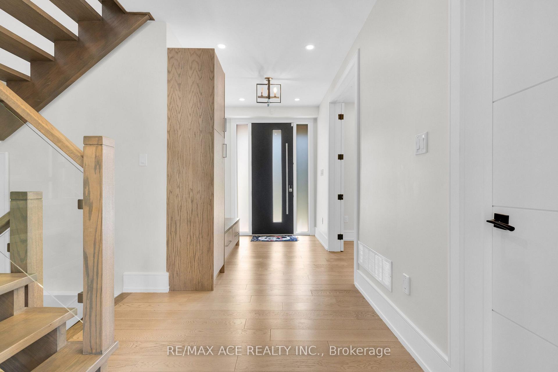 Photo 3 of 46 Sunnypoint Crescent, Scarborough, Cliffcrest — HOMEH
