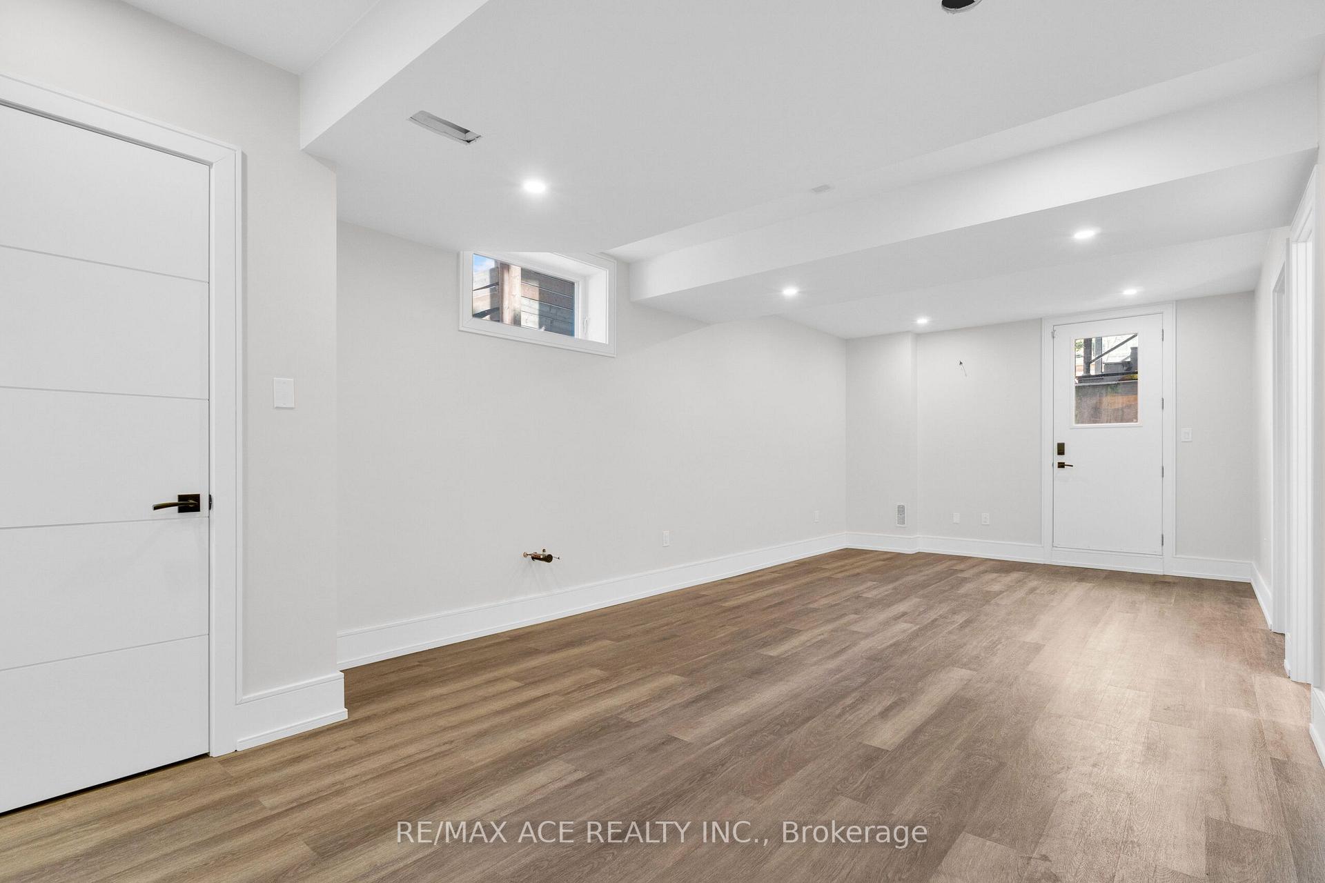 Photo 32 of 46 Sunnypoint Crescent, Scarborough, Cliffcrest — HOMEH