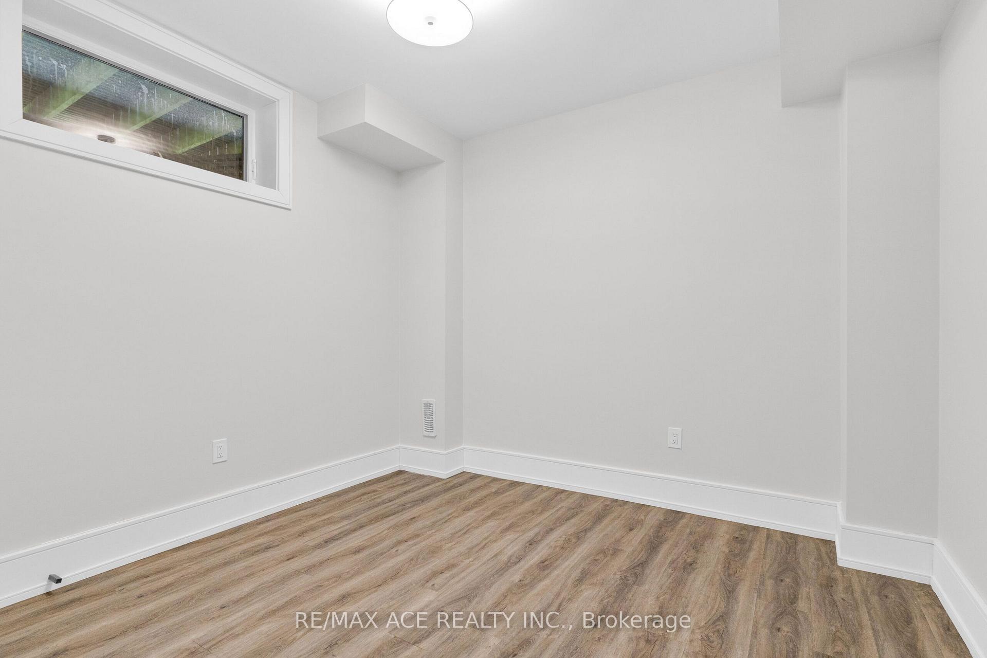 Photo 34 of 46 Sunnypoint Crescent, Scarborough, Cliffcrest — HOMEH