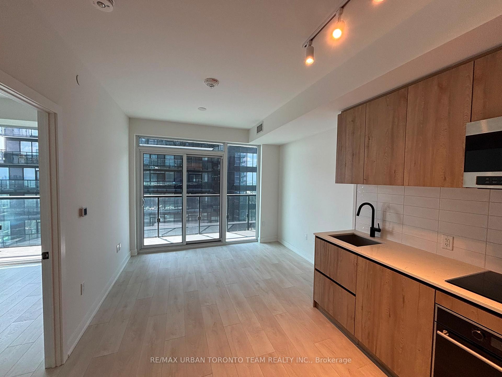 Photo 2 of Unit 3301, 117 Broadway Avenue, Toronto, Mount Pleasant West — HOMEH