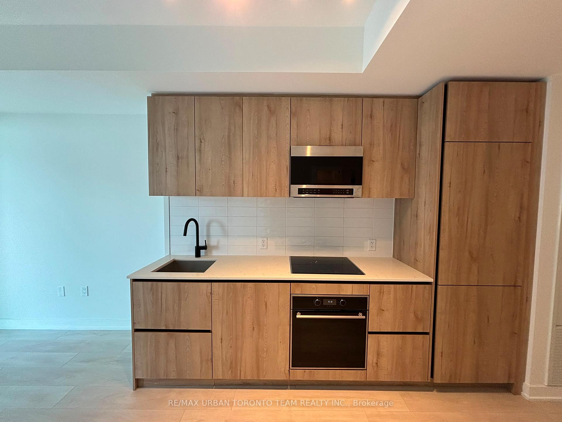 Photo 5 of Unit 3301, 117 Broadway Avenue, Toronto, Mount Pleasant West — HOMEH