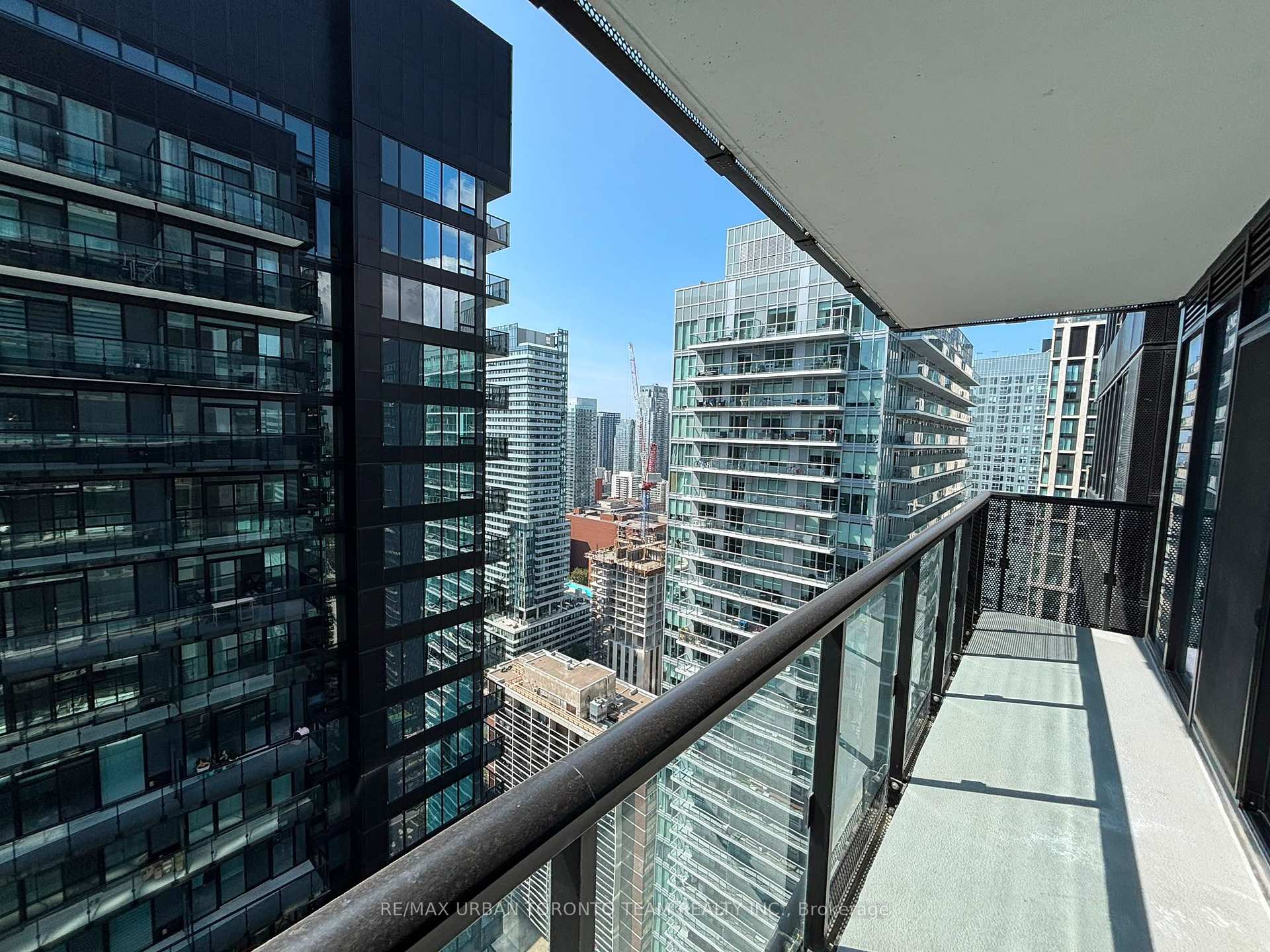 Photo 4 of Unit 3301, 117 Broadway Avenue, Toronto, Mount Pleasant West — HOMEH