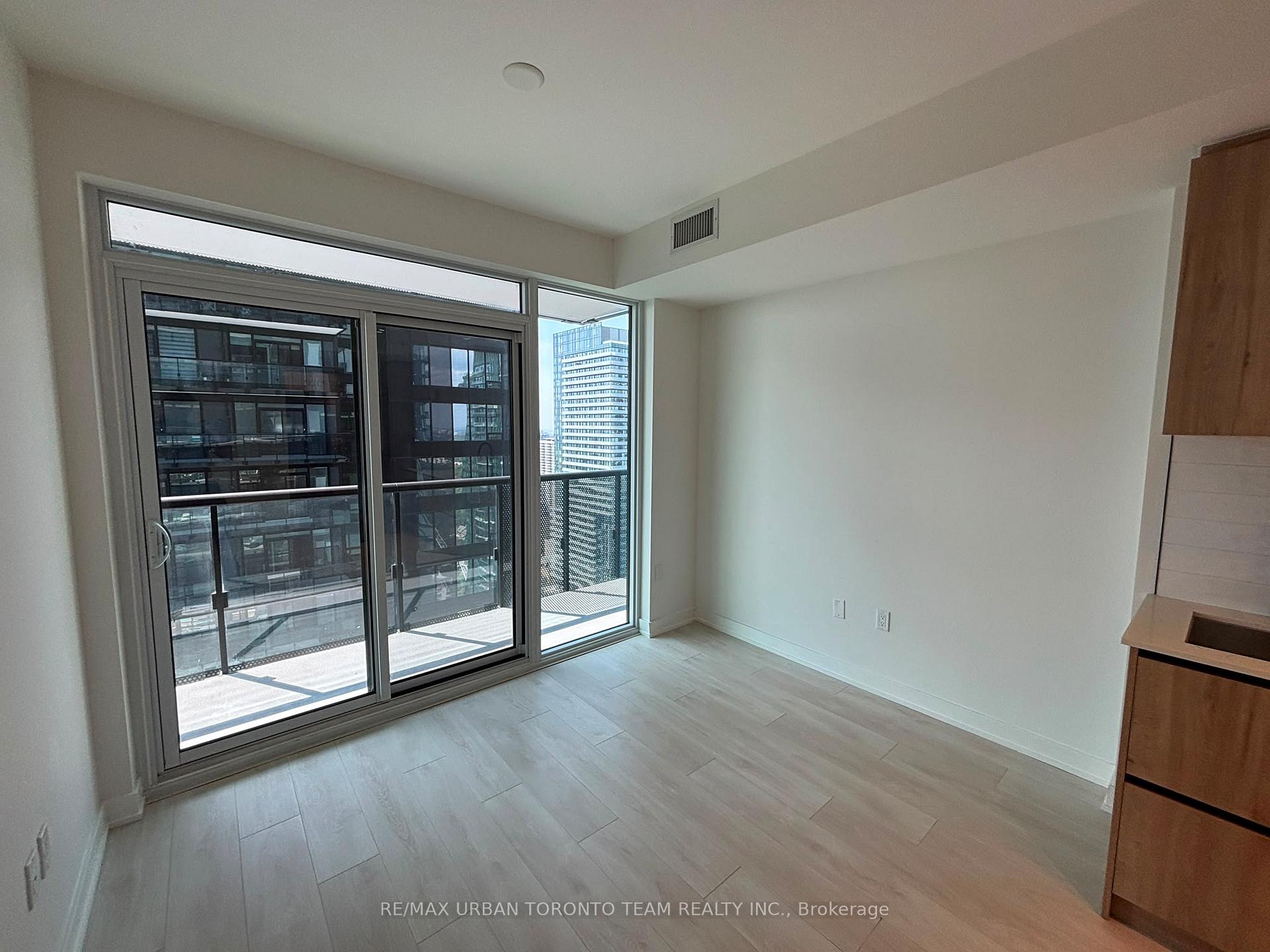 Photo 9 of Unit 3301, 117 Broadway Avenue, Toronto, Mount Pleasant West — HOMEH