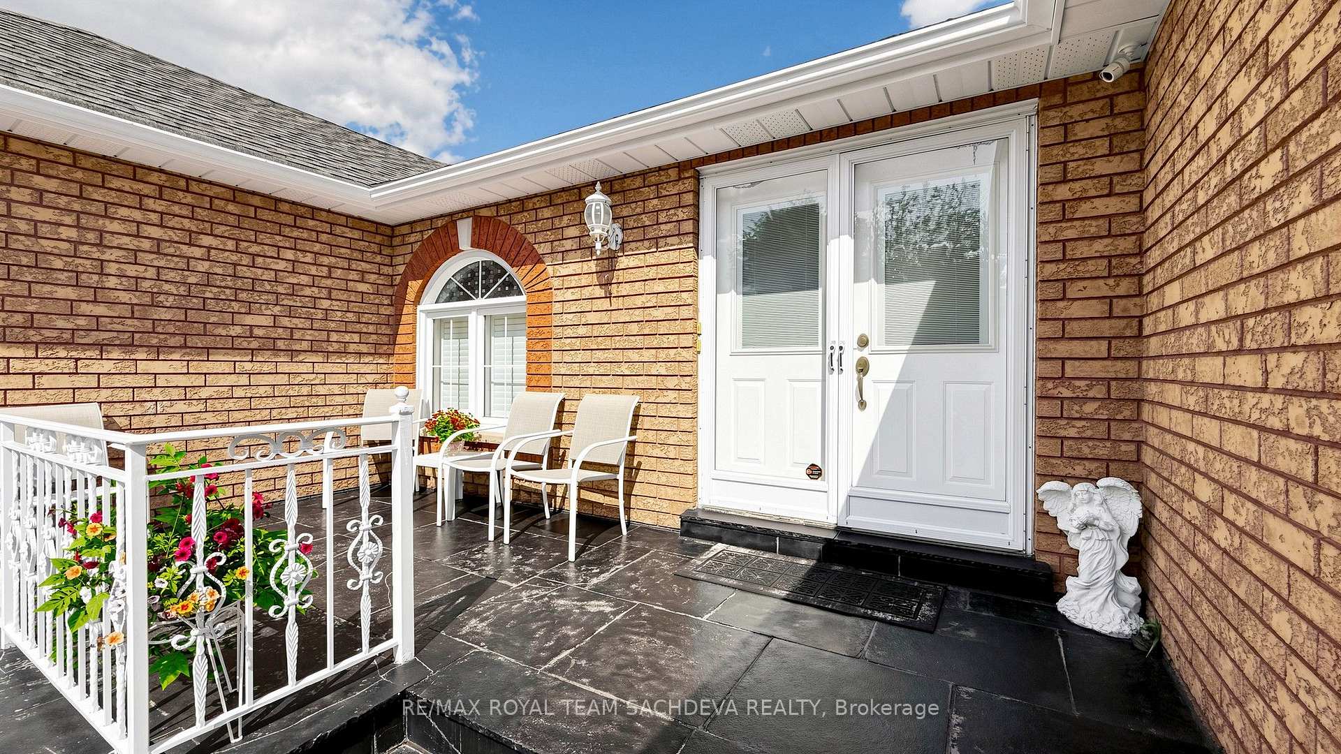 Photo 3 of 11 Devonridge Crescent, Scarborough, Highland Creek — HOMEH