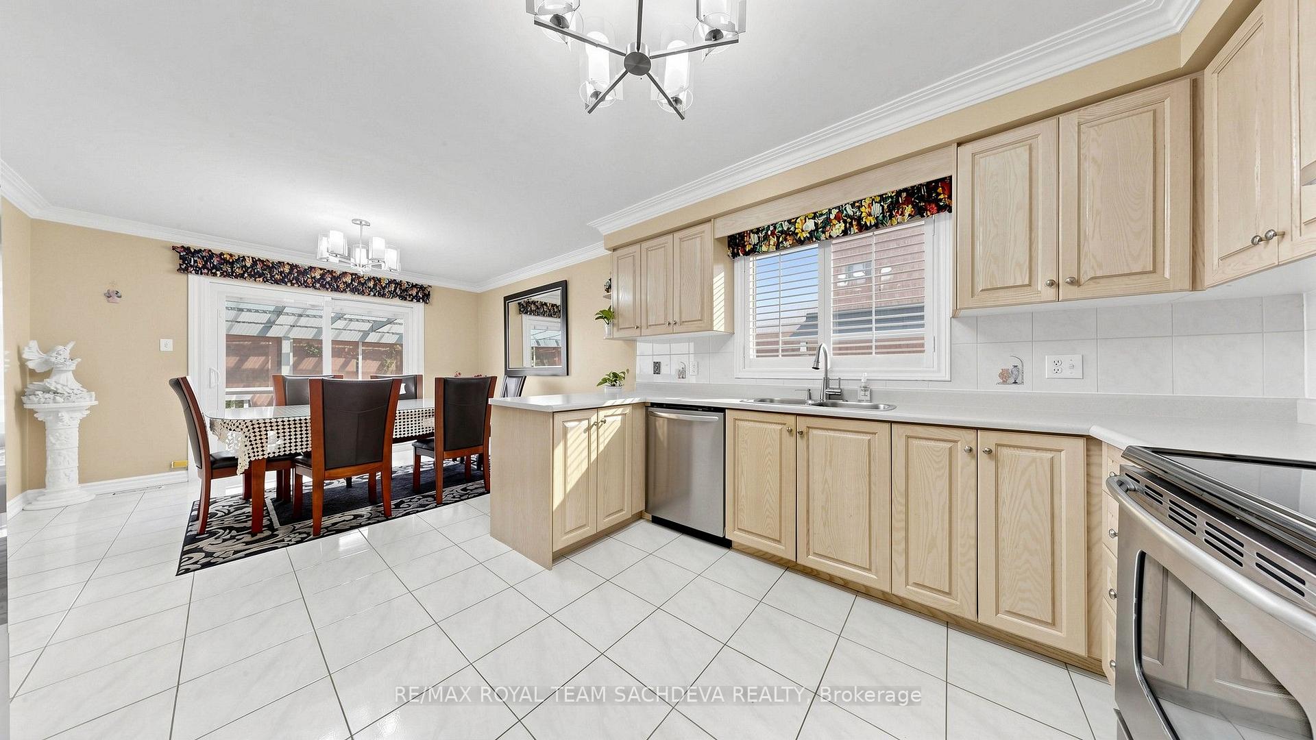 Photo 14 of 11 Devonridge Crescent, Scarborough, Highland Creek — HOMEH