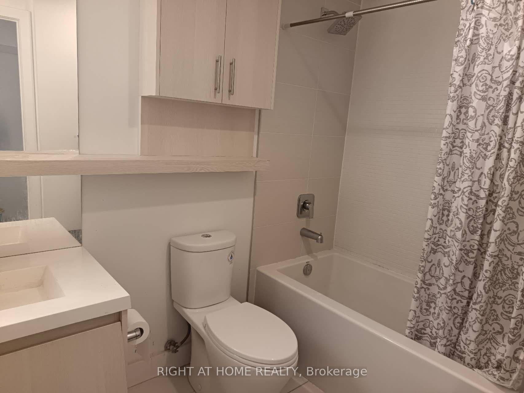 Photo 6 of 150 Fairview Mall Drive, North York, Don Valley Village — HOMEH