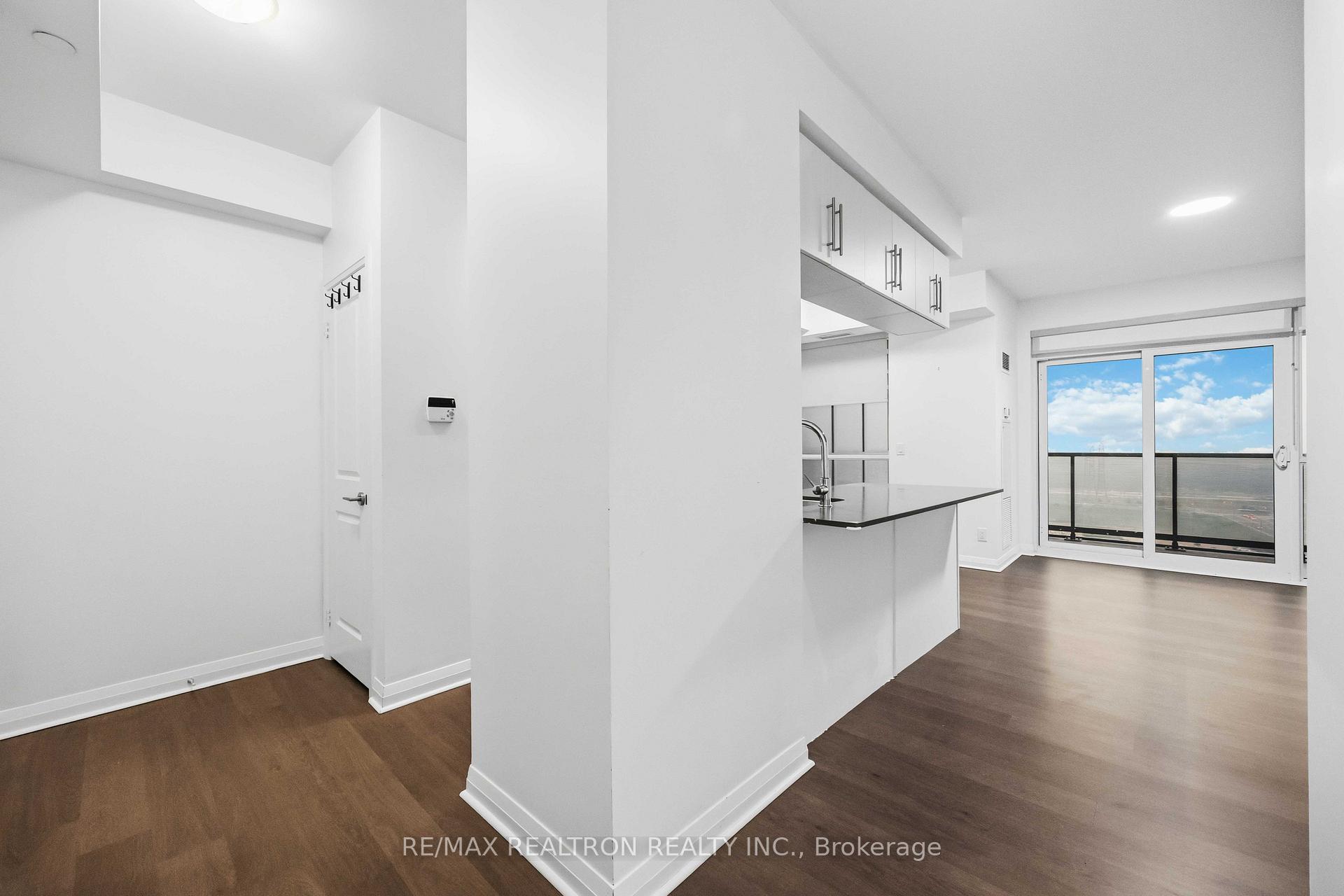 Photo 5 of Unit 1904, 55 Oneida Crescent, Richmond Hill, Langstaff — HOMEH