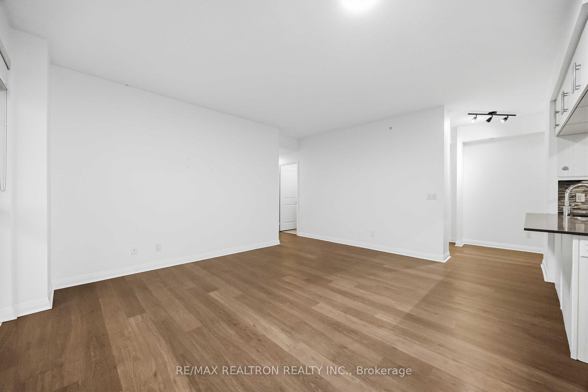 Photo 6 of Unit 1904, 55 Oneida Crescent, Richmond Hill, Langstaff — HOMEH