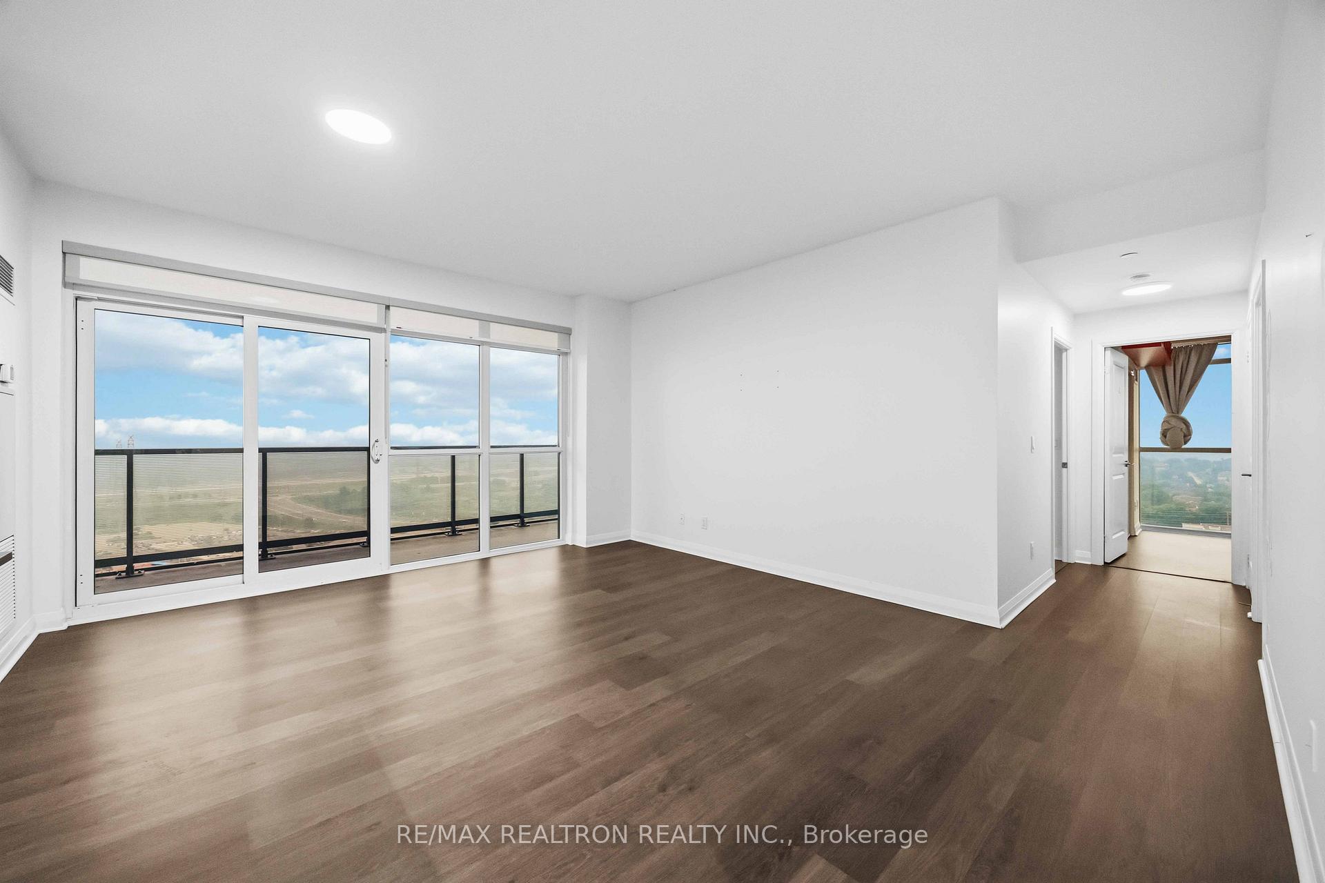 Photo 13 of Unit 1904, 55 Oneida Crescent, Richmond Hill, Langstaff — HOMEH
