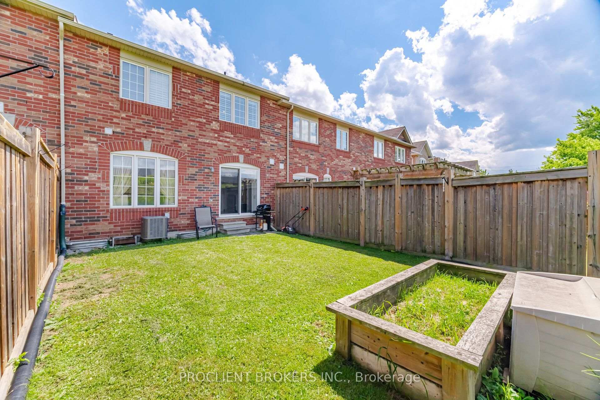Photo 44 of 879 Brassard Circle, Milton, Willmott — HOMEH