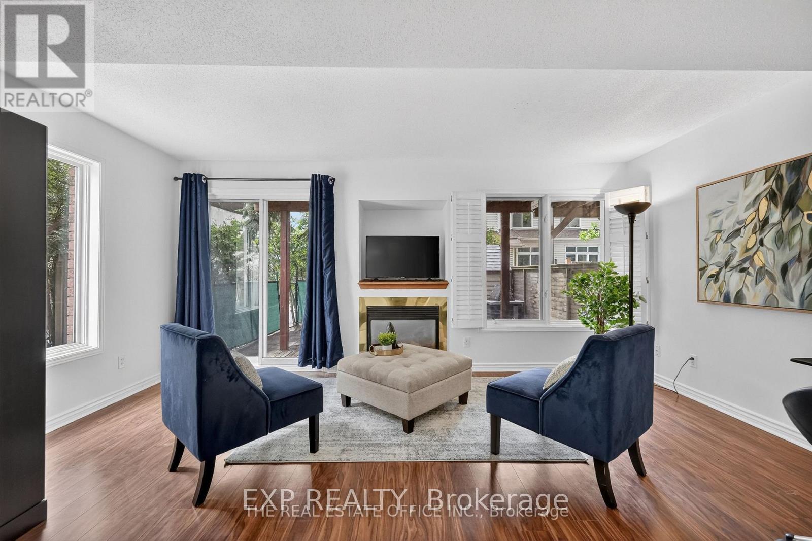 Photo 2 of 106 Corsica Private, Ottawa, Riverview Park — HOMEH