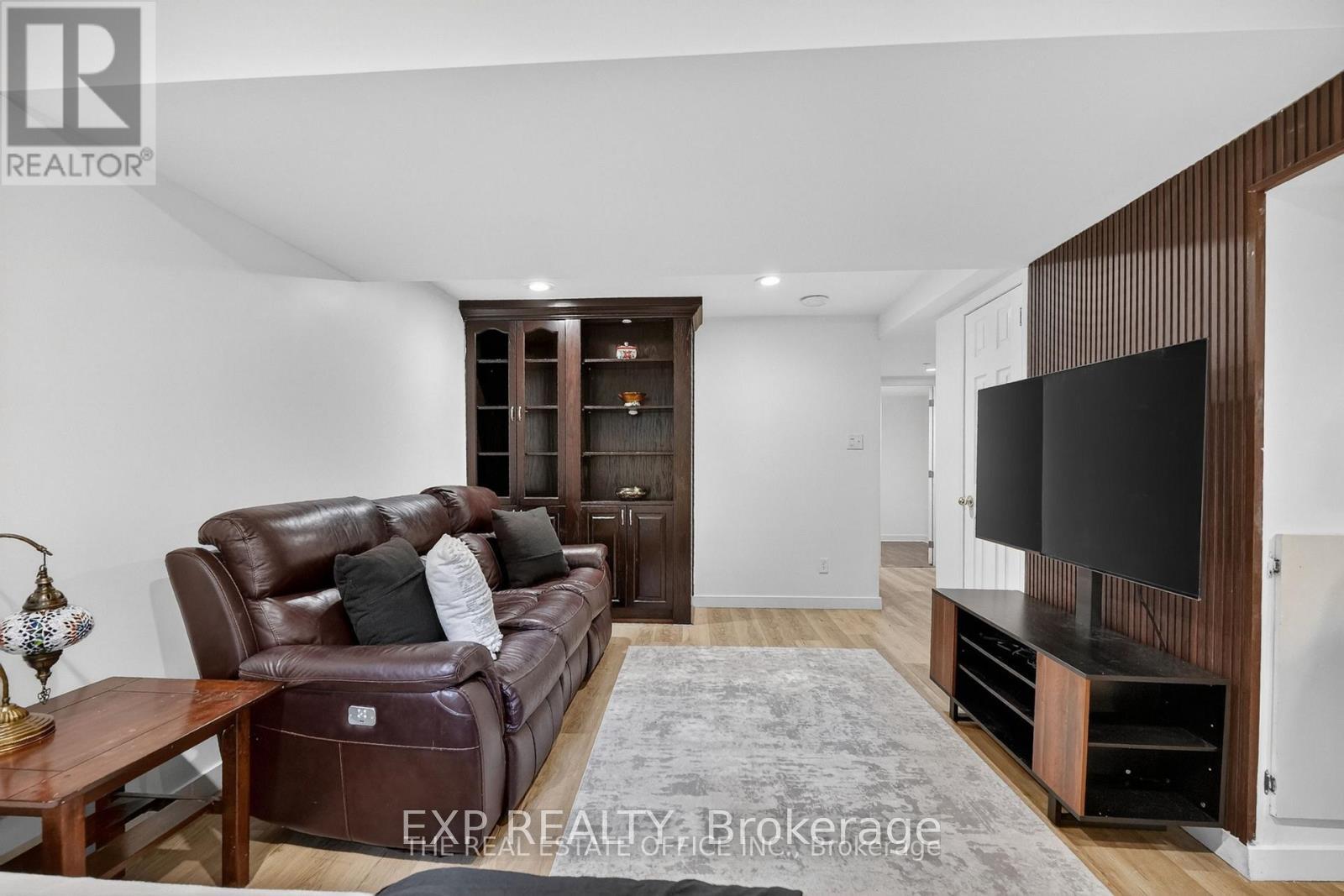 Photo 8 of 106 Corsica Private, Ottawa, Riverview Park — HOMEH