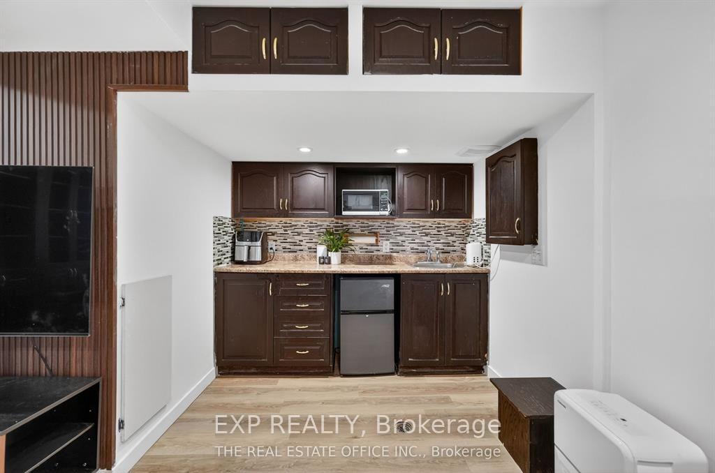 Photo 11 of 106 Corsica Private, Ottawa, Riverview Park — HOMEH