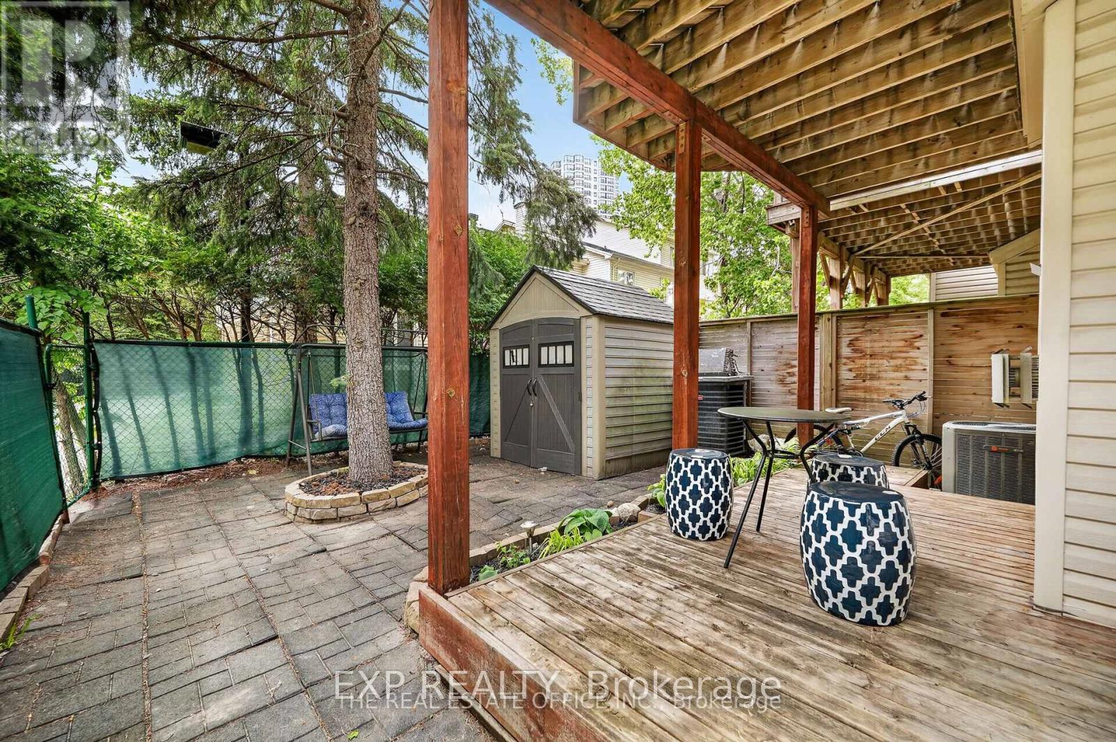 Photo 15 of 106 Corsica Private, Ottawa, Riverview Park — HOMEH