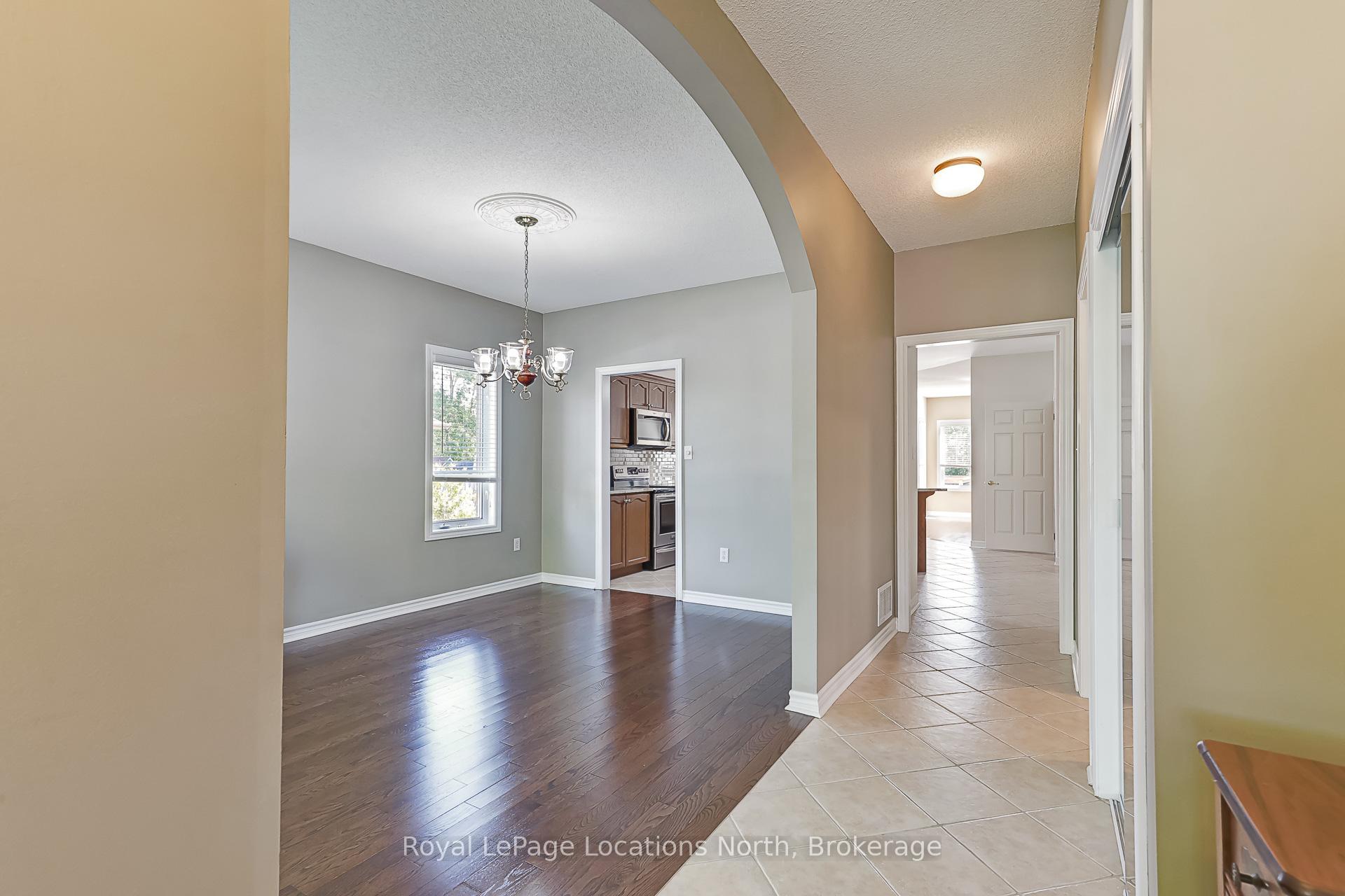 Photo 10 of 19 Kells Crescent, Collingwood — HOMEH