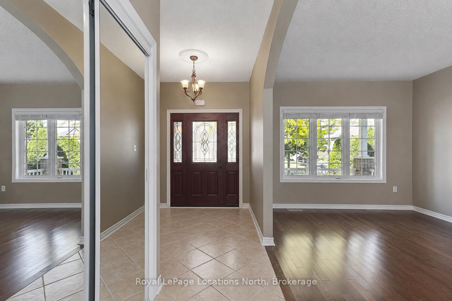 Photo 11 of 19 Kells Crescent, Collingwood — HOMEH