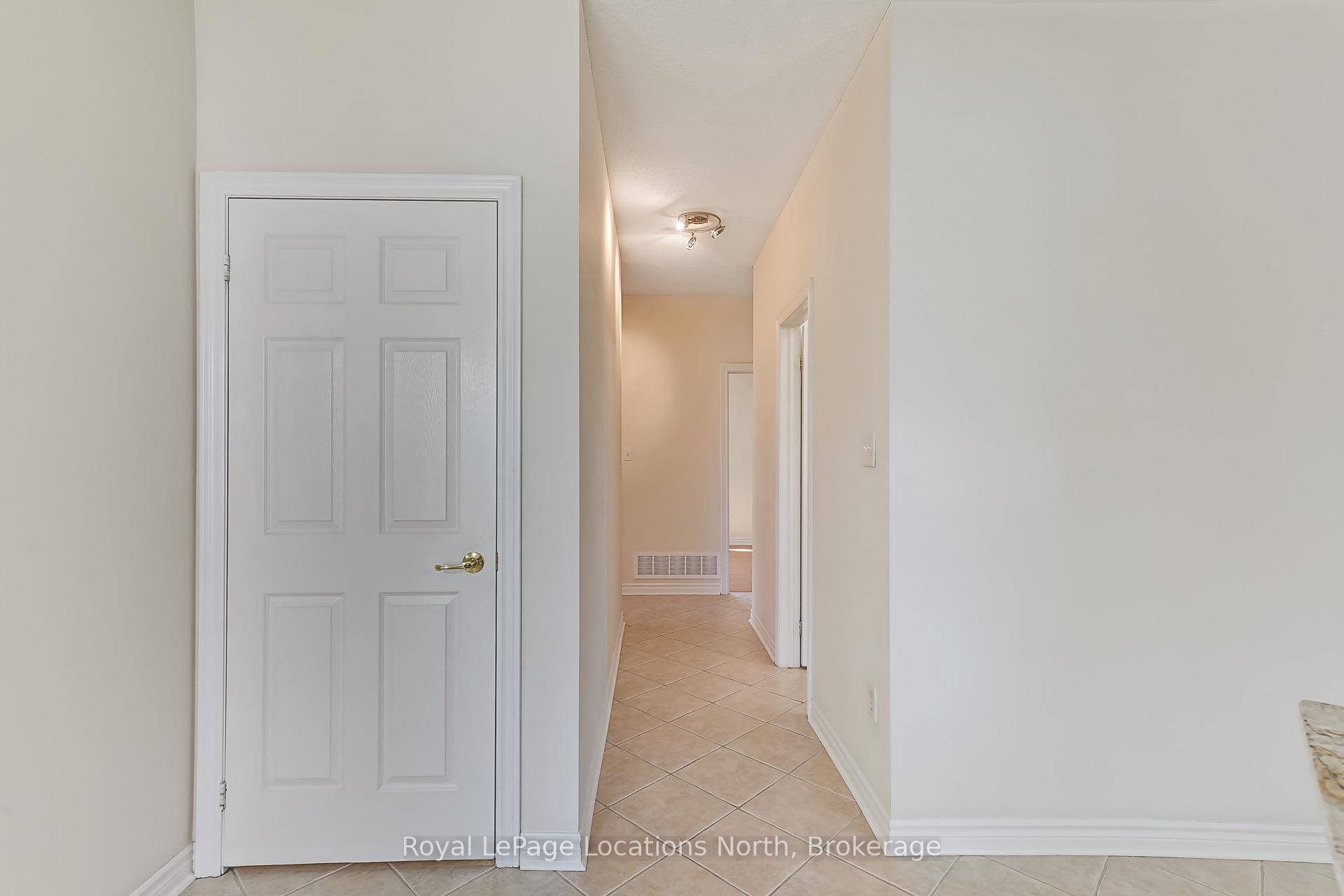 Photo 21 of 19 Kells Crescent, Collingwood — HOMEH