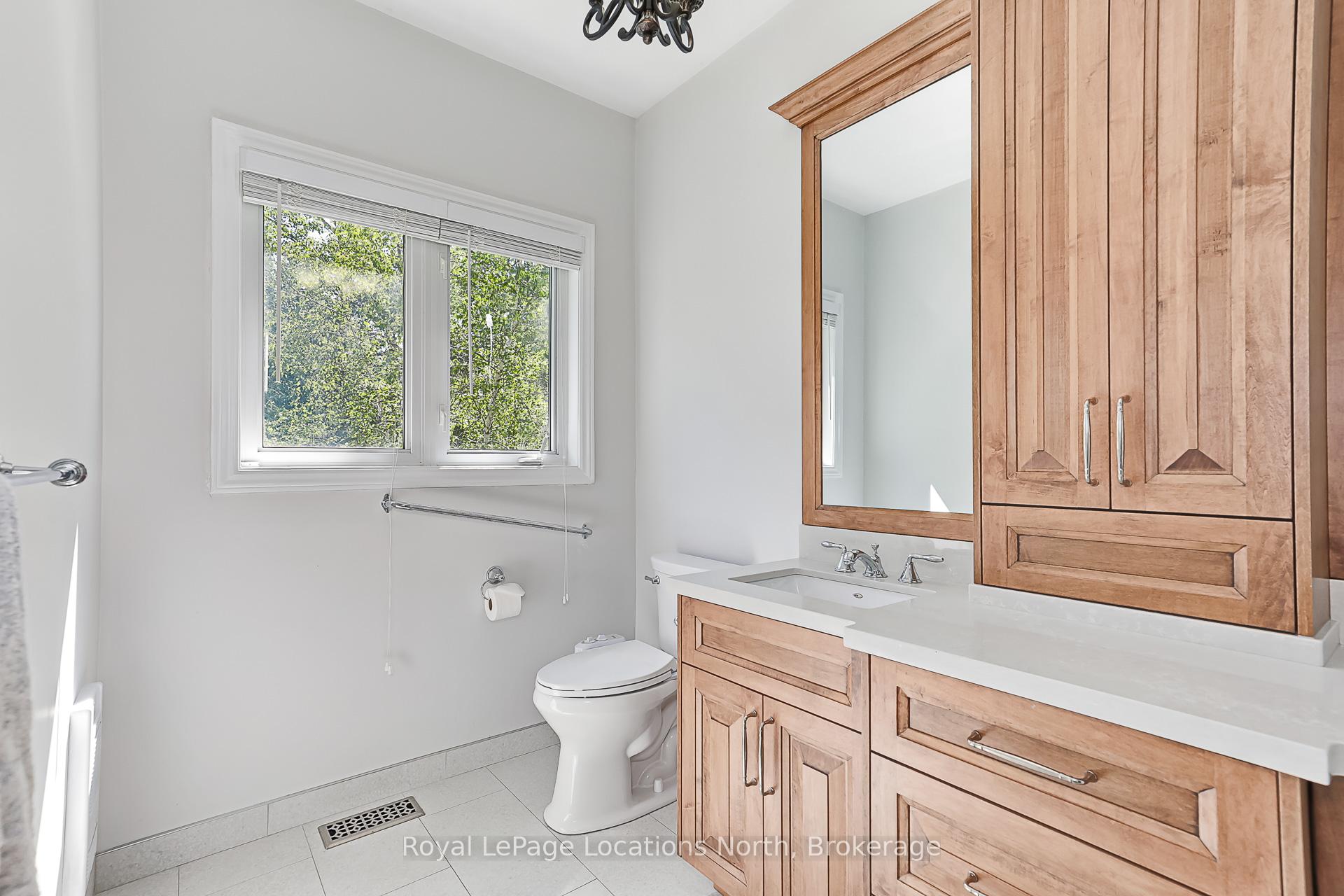 Photo 27 of 19 Kells Crescent, Collingwood — HOMEH