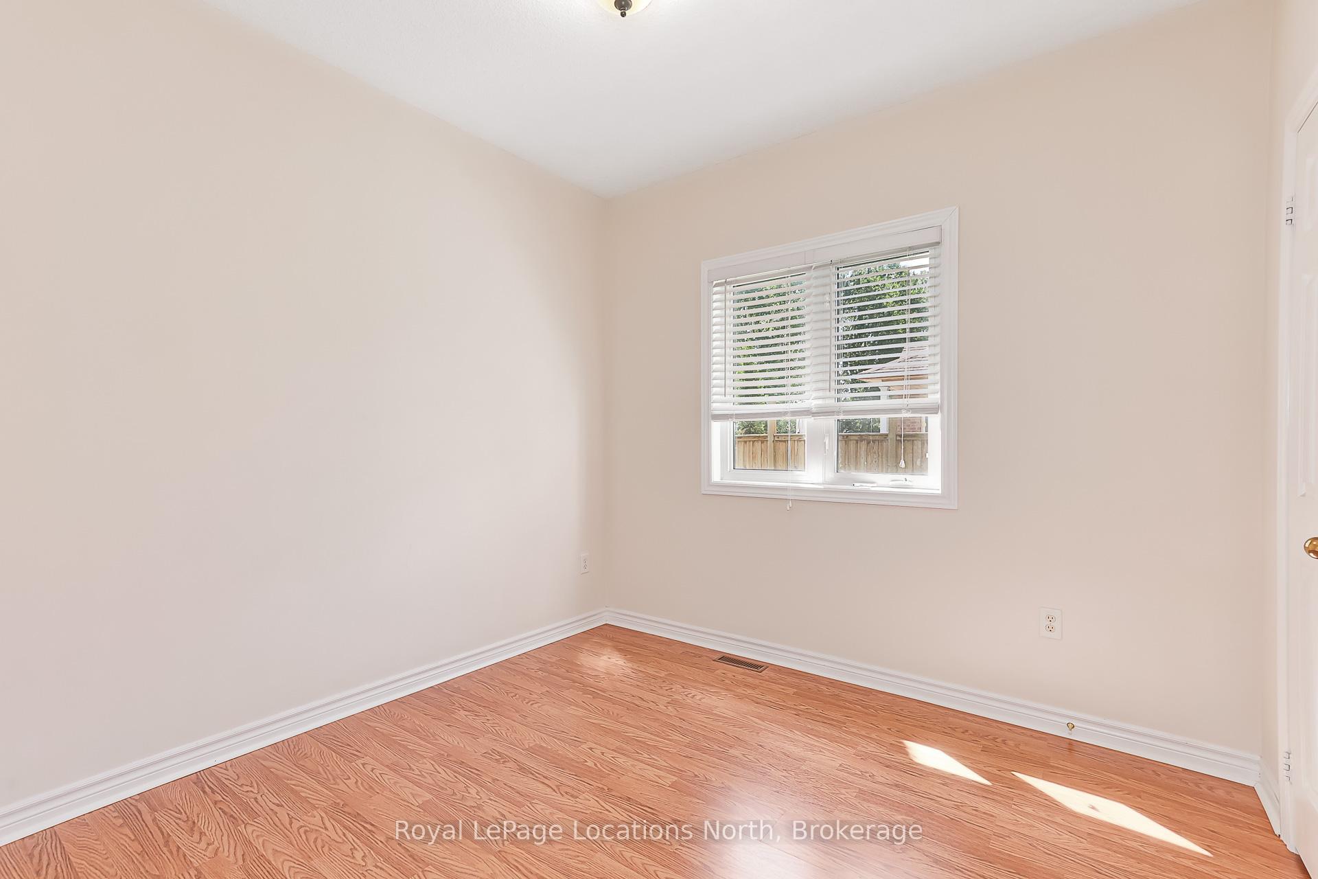 Photo 30 of 19 Kells Crescent, Collingwood — HOMEH