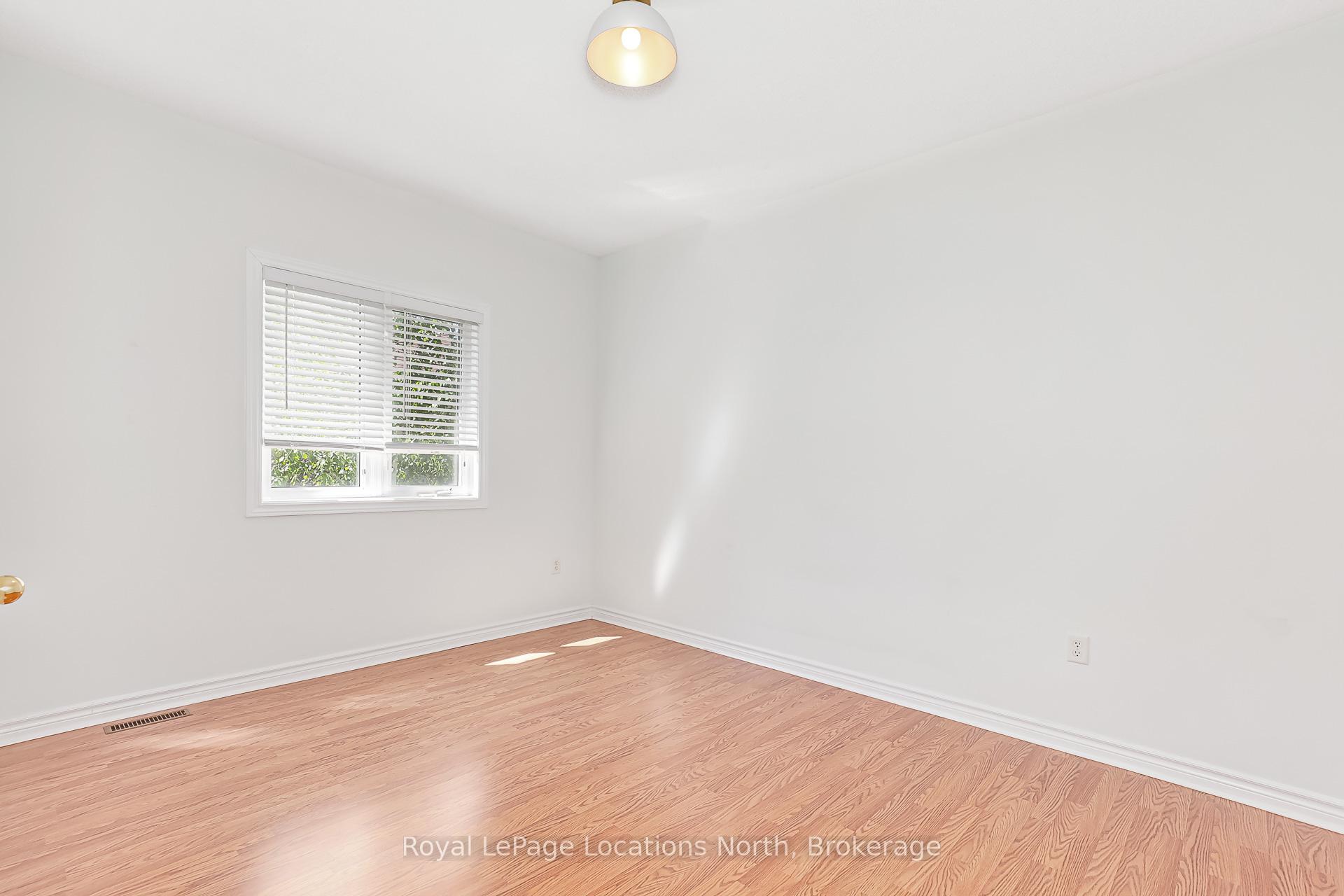 Photo 32 of 19 Kells Crescent, Collingwood — HOMEH
