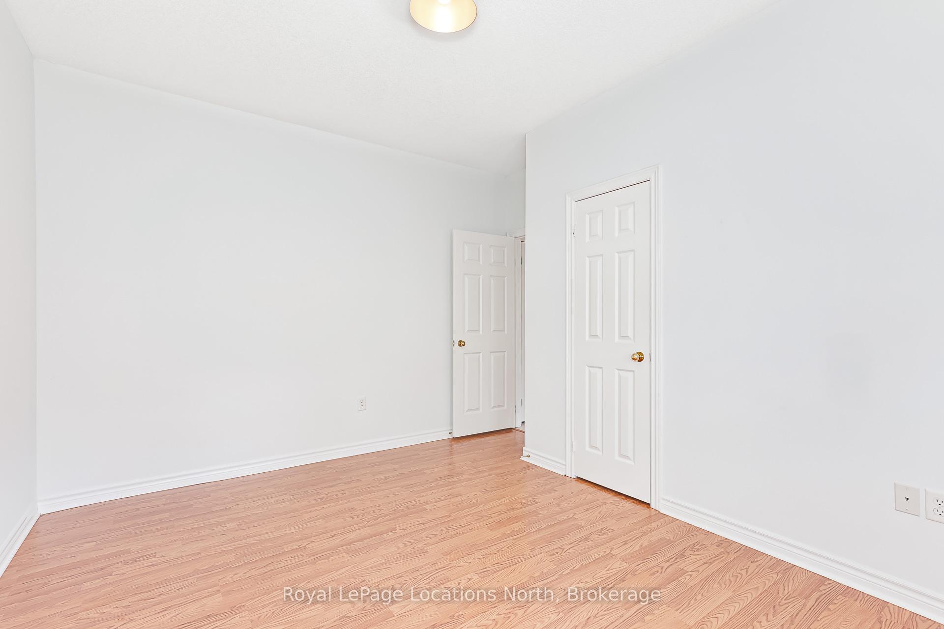 Photo 33 of 19 Kells Crescent, Collingwood — HOMEH