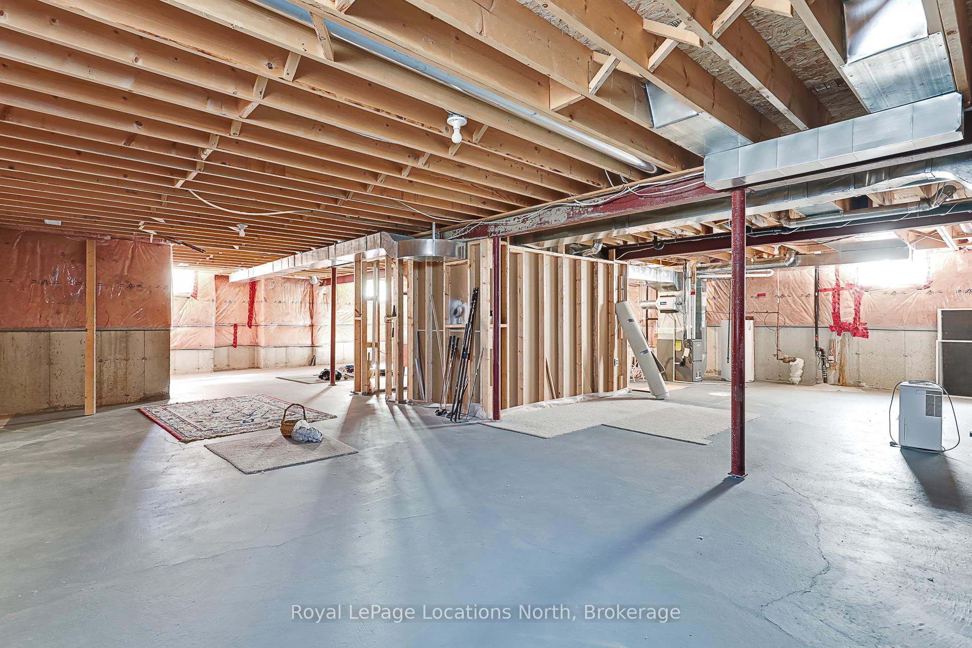 Photo 35 of 19 Kells Crescent, Collingwood — HOMEH