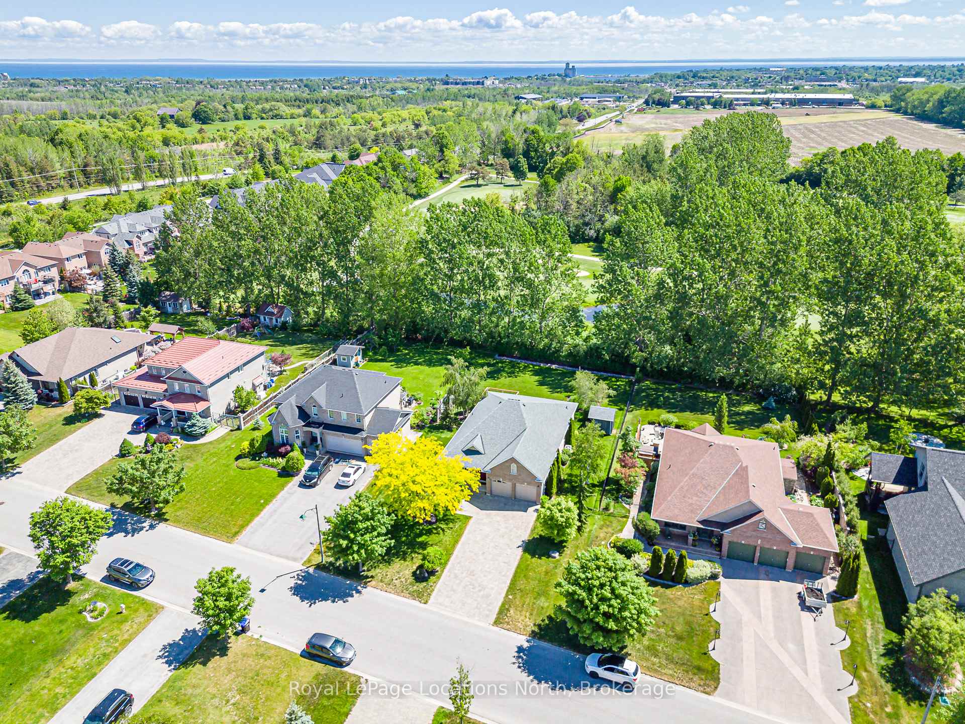 Photo 48 of 19 Kells Crescent, Collingwood — HOMEH
