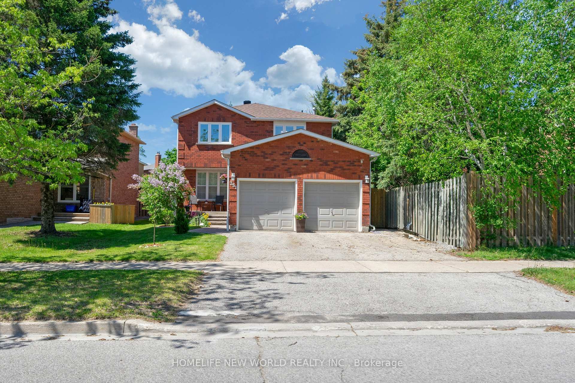 Photo 2 of 351 Millard Street, Whitchurch-Stouffville, Stouffville — HOMEH