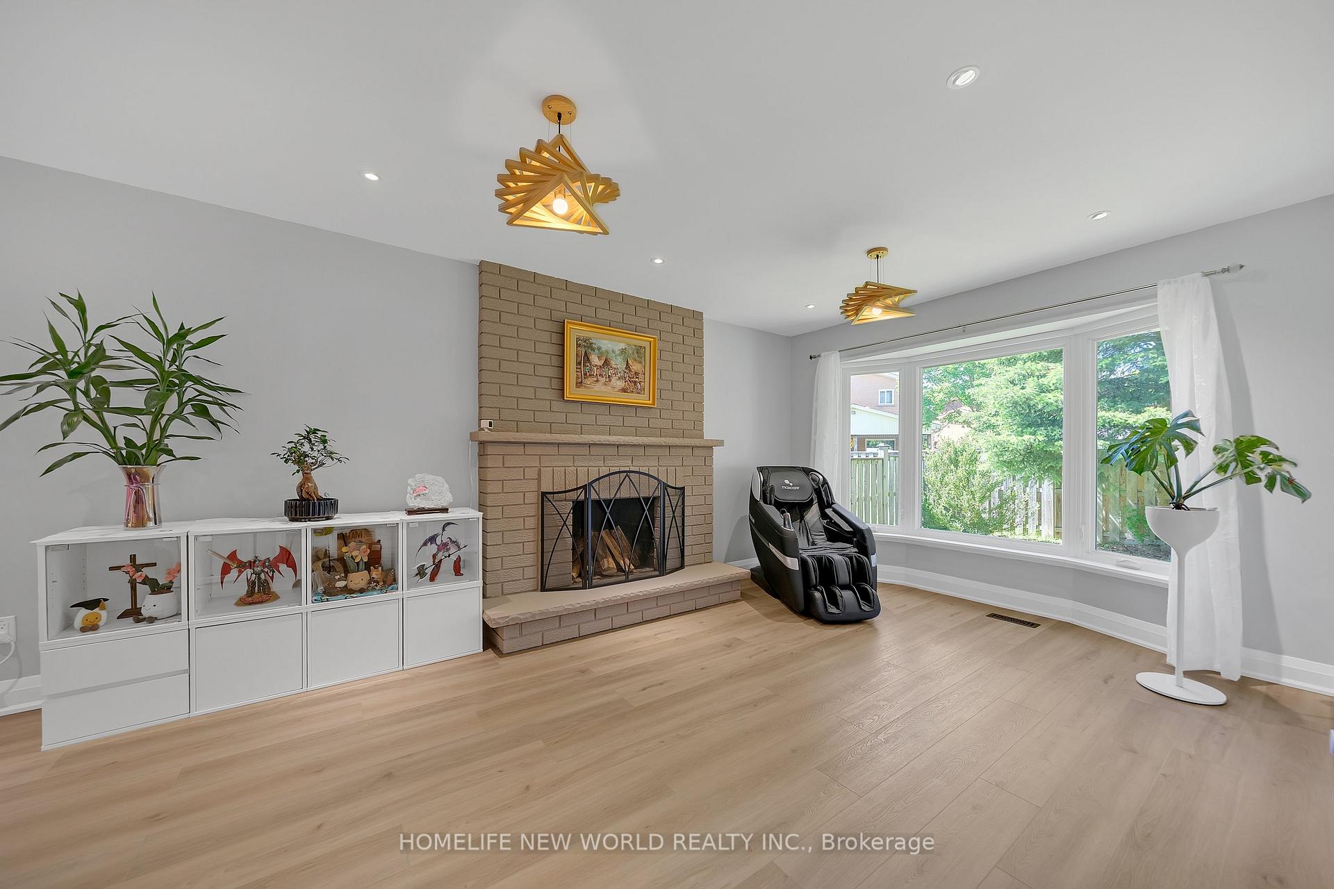 Photo 8 of 351 Millard Street, Whitchurch-Stouffville, Stouffville — HOMEH